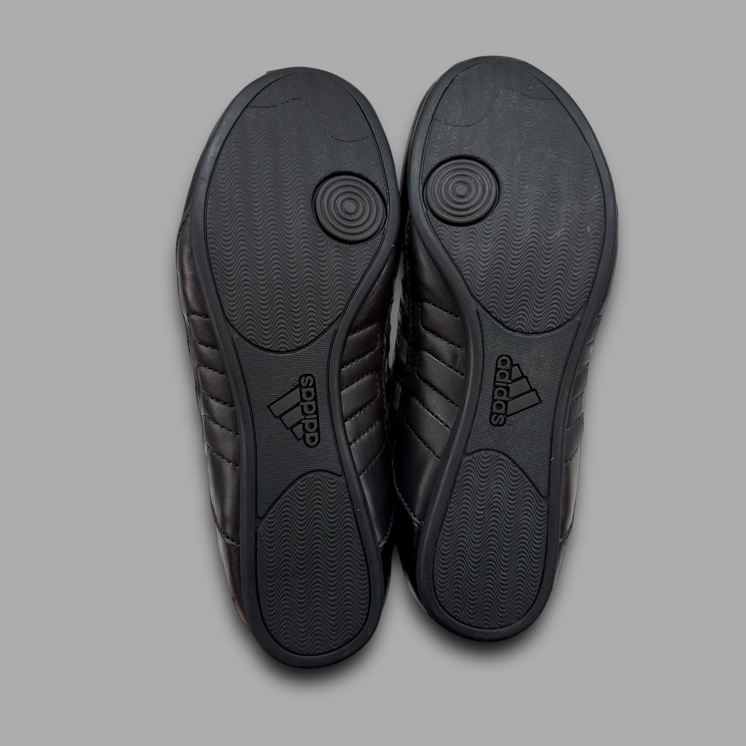 Adidas 2009 panelled martial arts shoe (UK8)