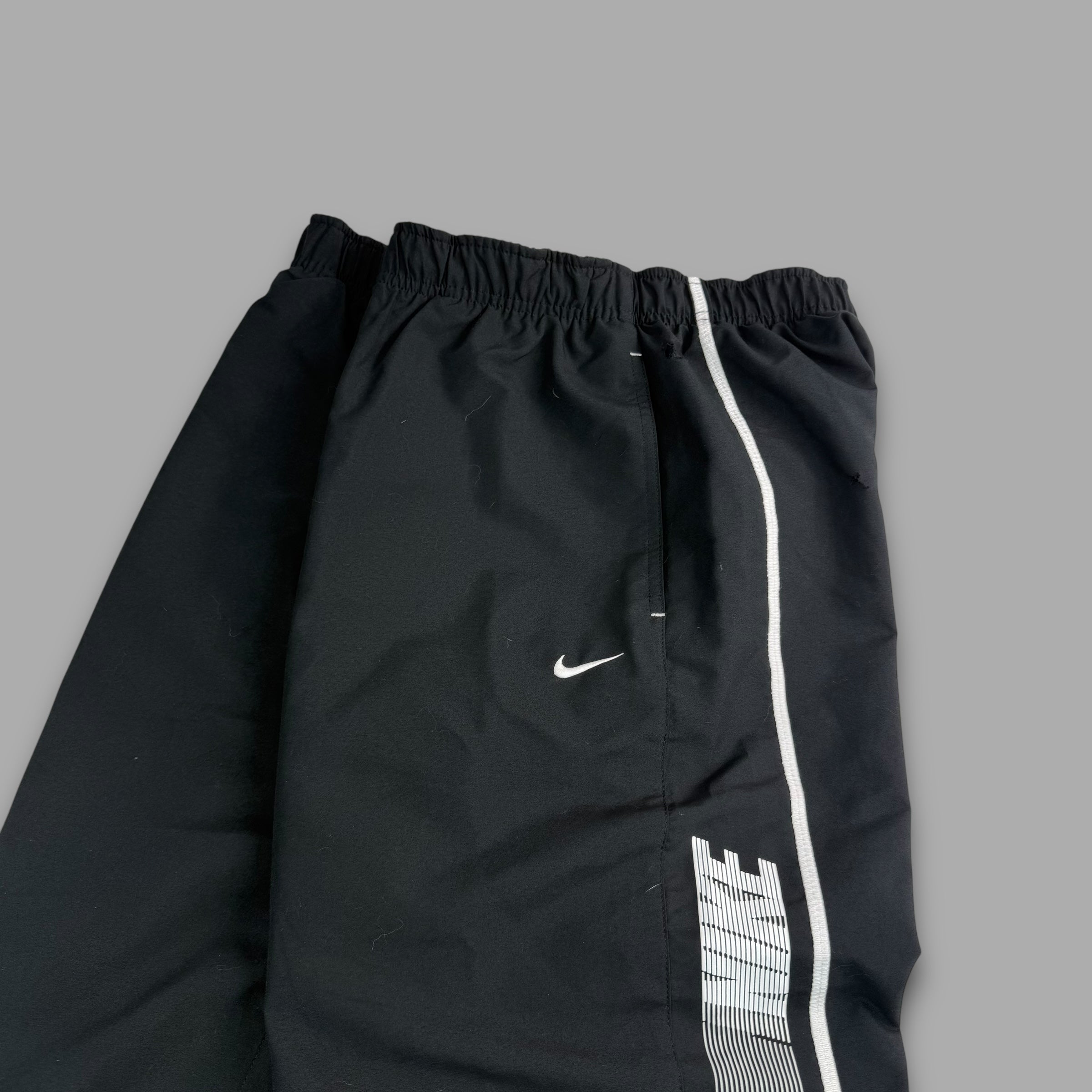 Nike 2000's baggy wide leg spellout shorts (M)