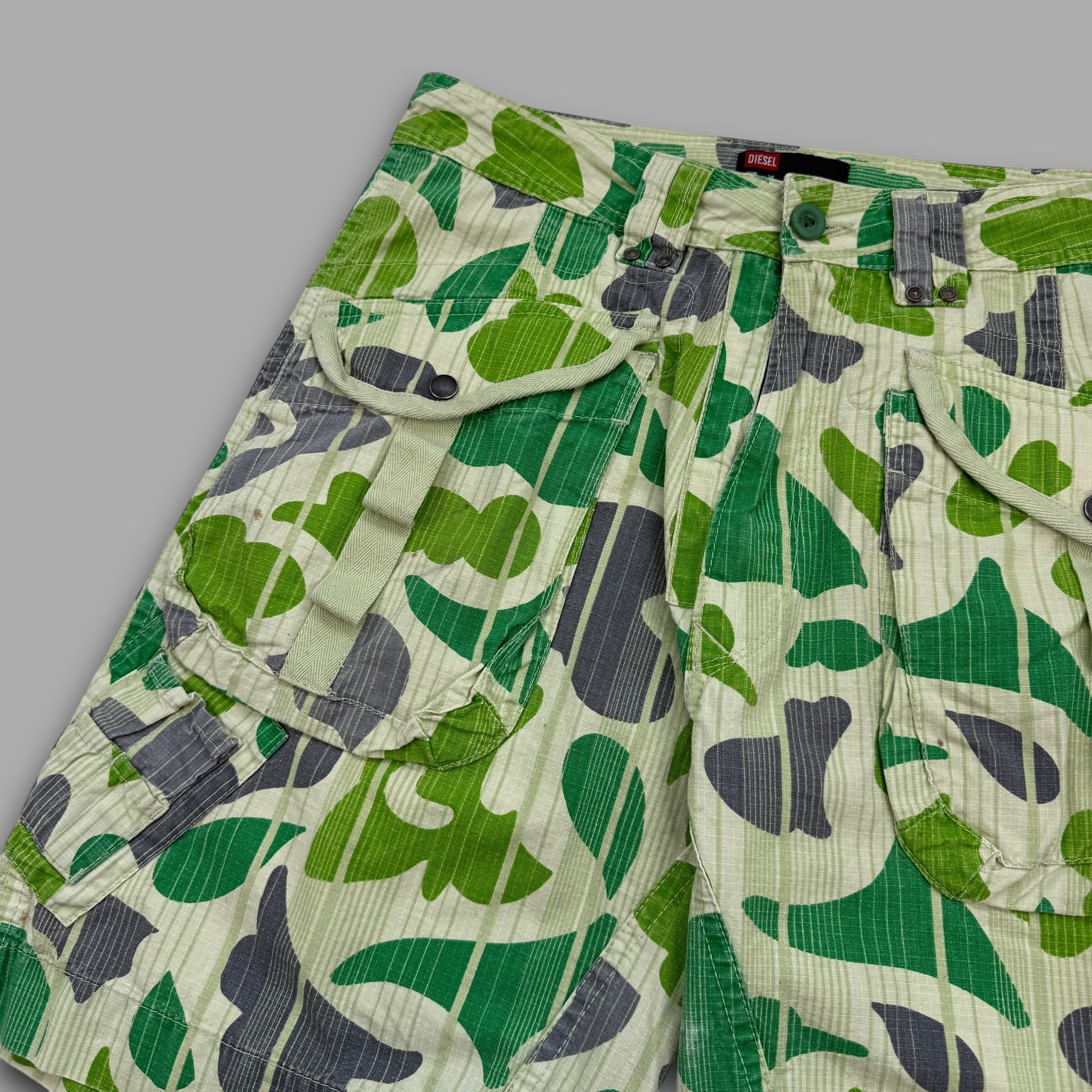 Diesel 2000's dual-pocket baggy camo shorts (S)