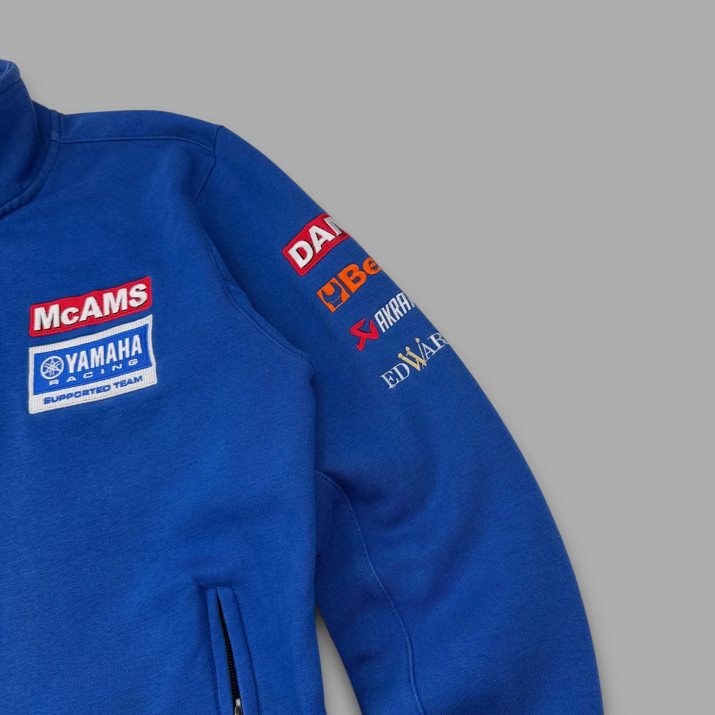 Yamaha x monster 2000's embroidered spellout graphic fleece jacket (M)
