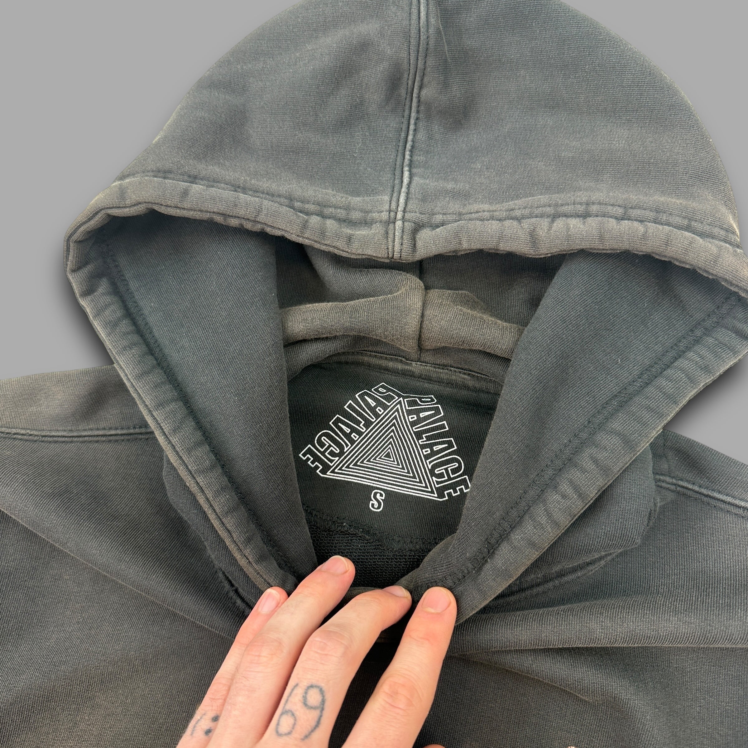 Palace tri-bury graphic hoodie (S)