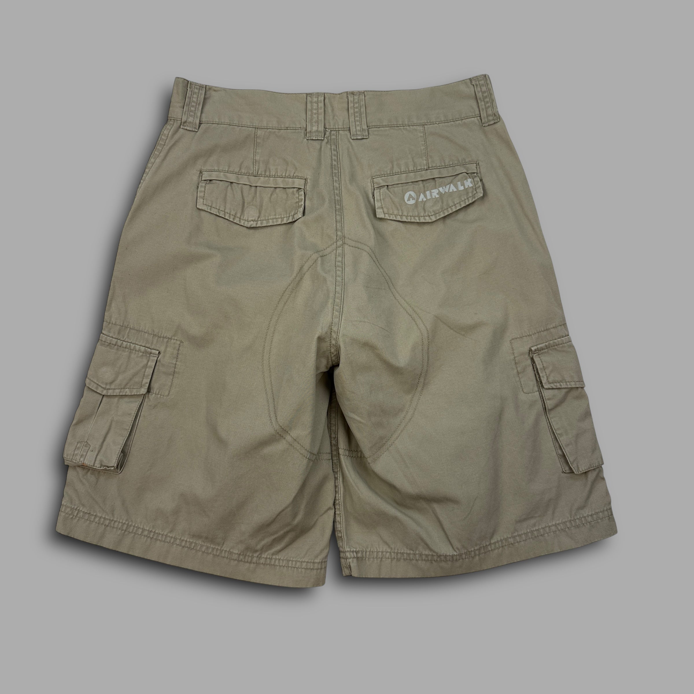Airwalk 2000's baggy multi-pocket cargo shorts (XS-S)