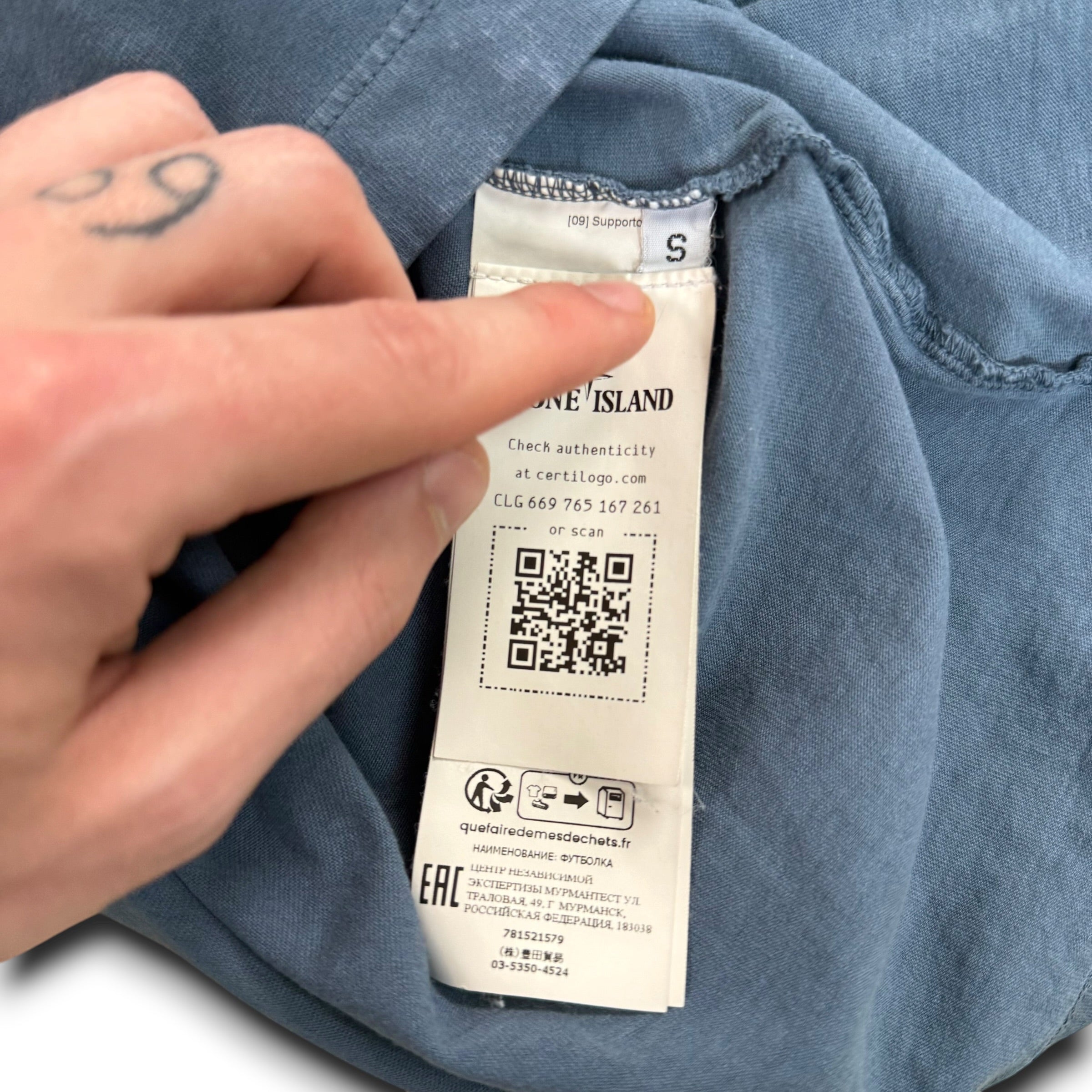 Stone island graphic embroidered spellout tee (S)