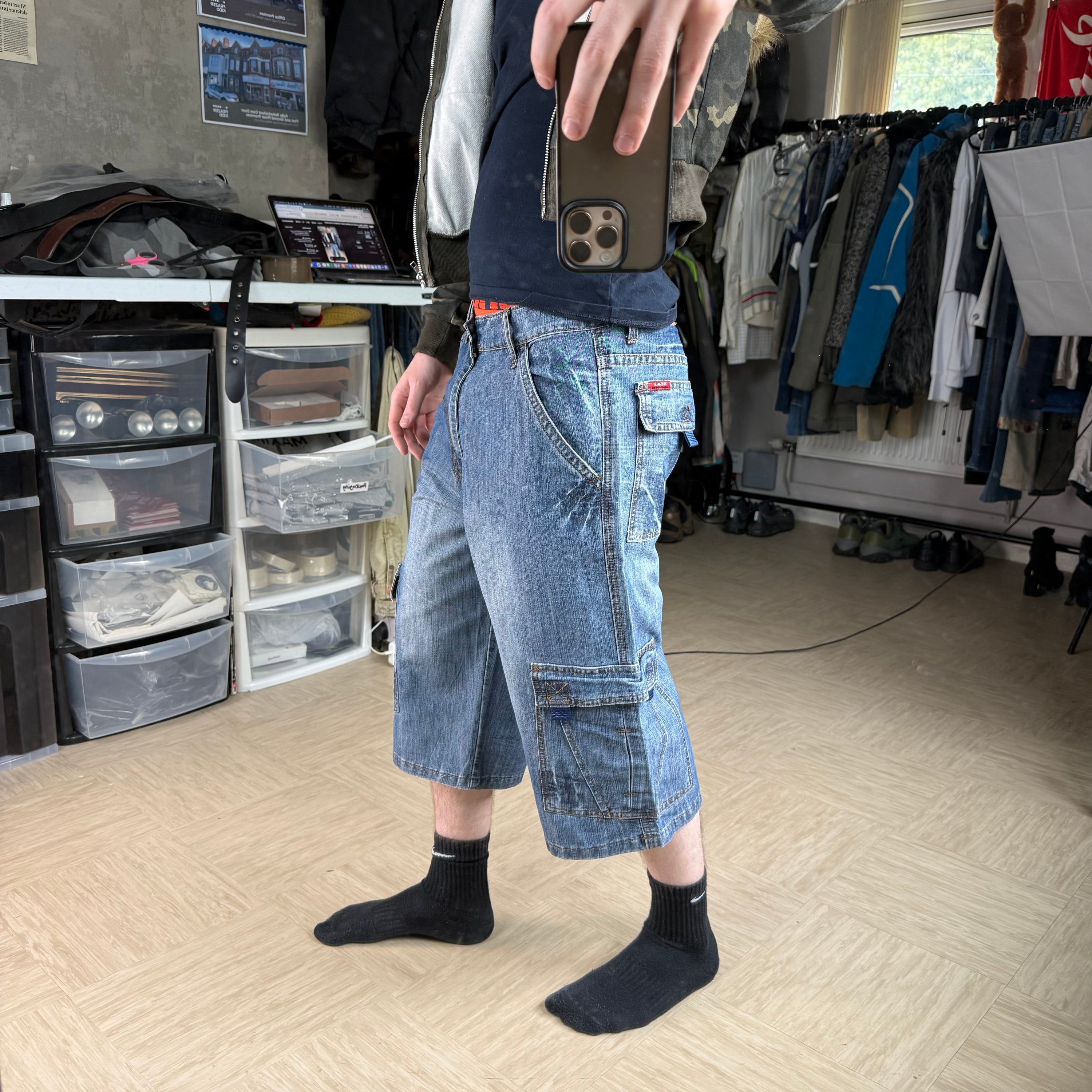 Vintage 2000's baggy cargo pocket 3/4 length denim jorts (S-M)