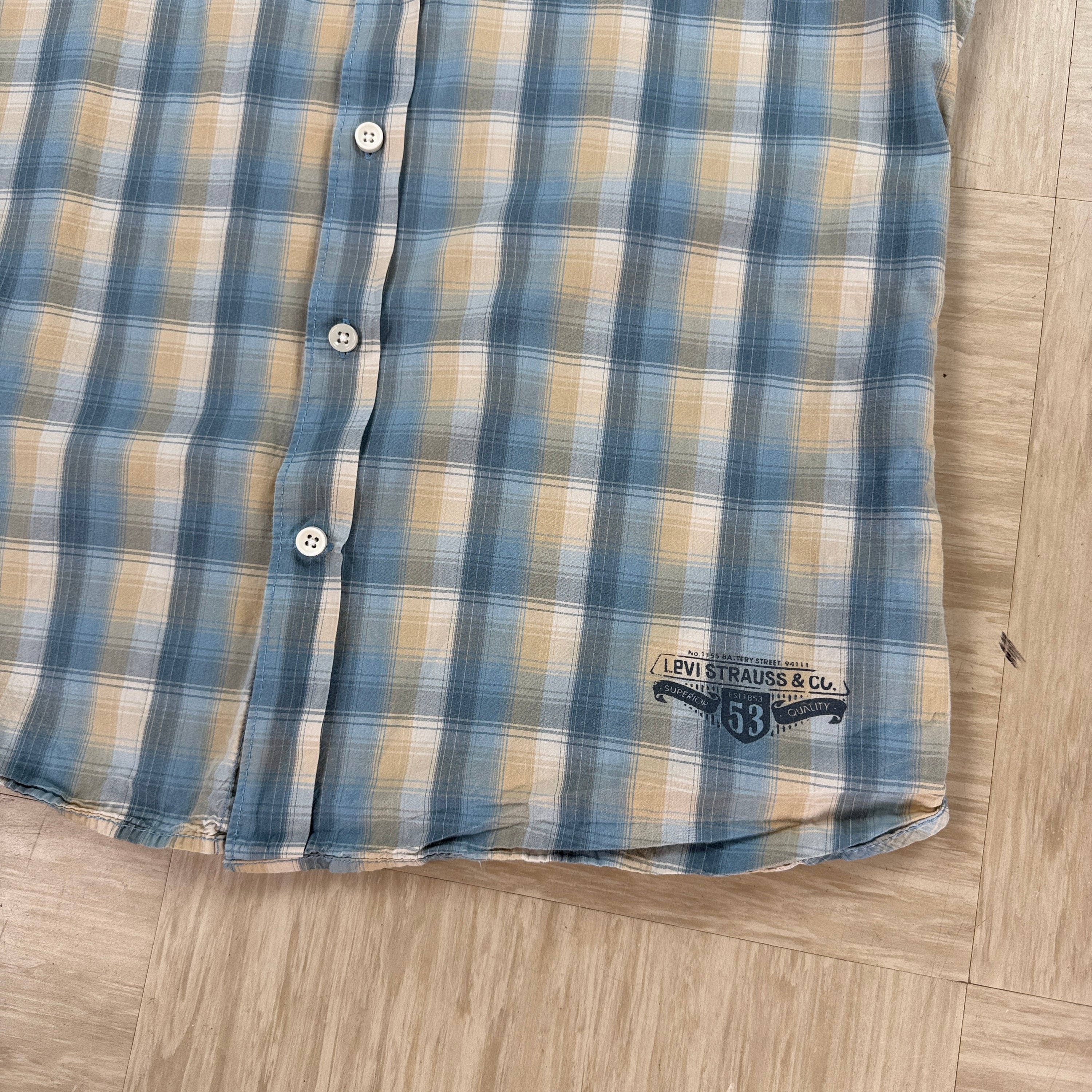 Levi's 2008 plaid button up fitted shirt (S)