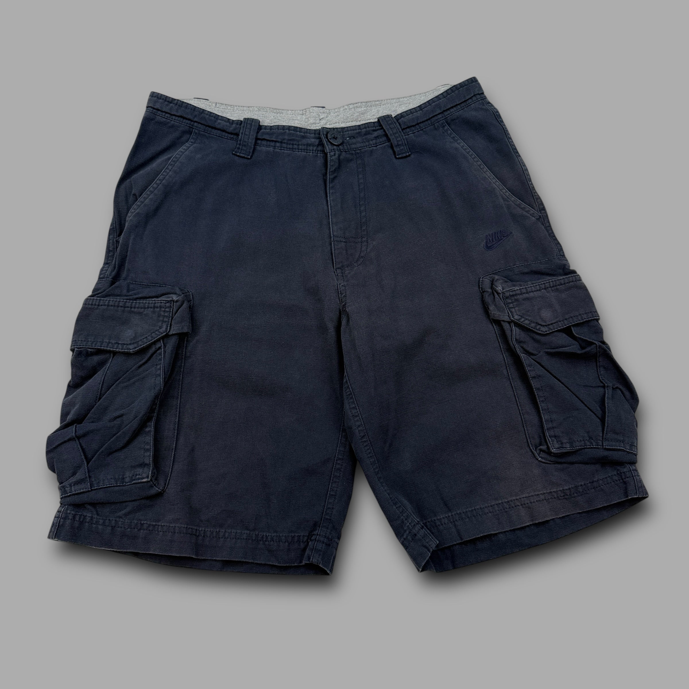 Nike 2000's technical dual pocket cargo shorts (M)