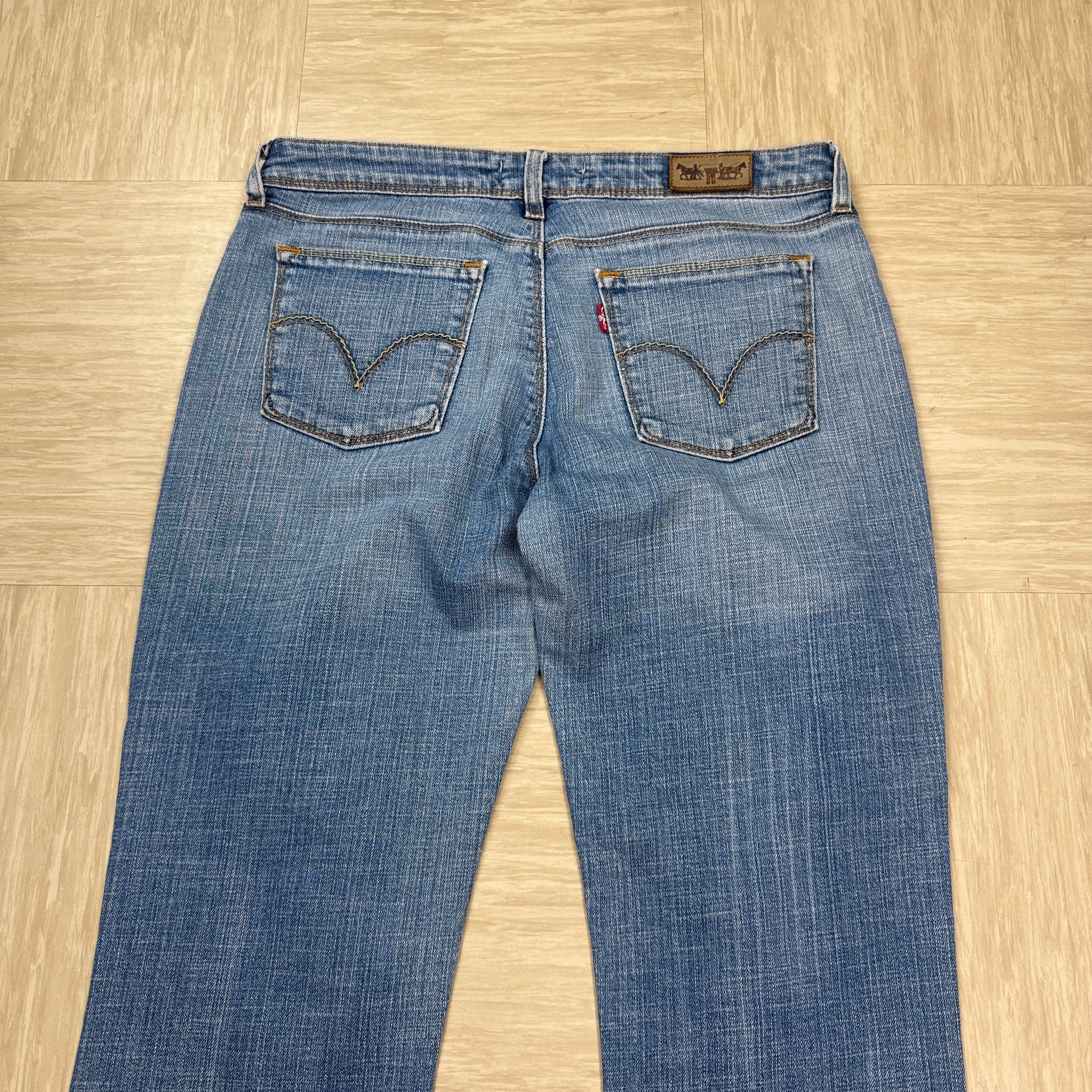 Levi's 572 2000's relaxed fit denim bootcut jeans (S)