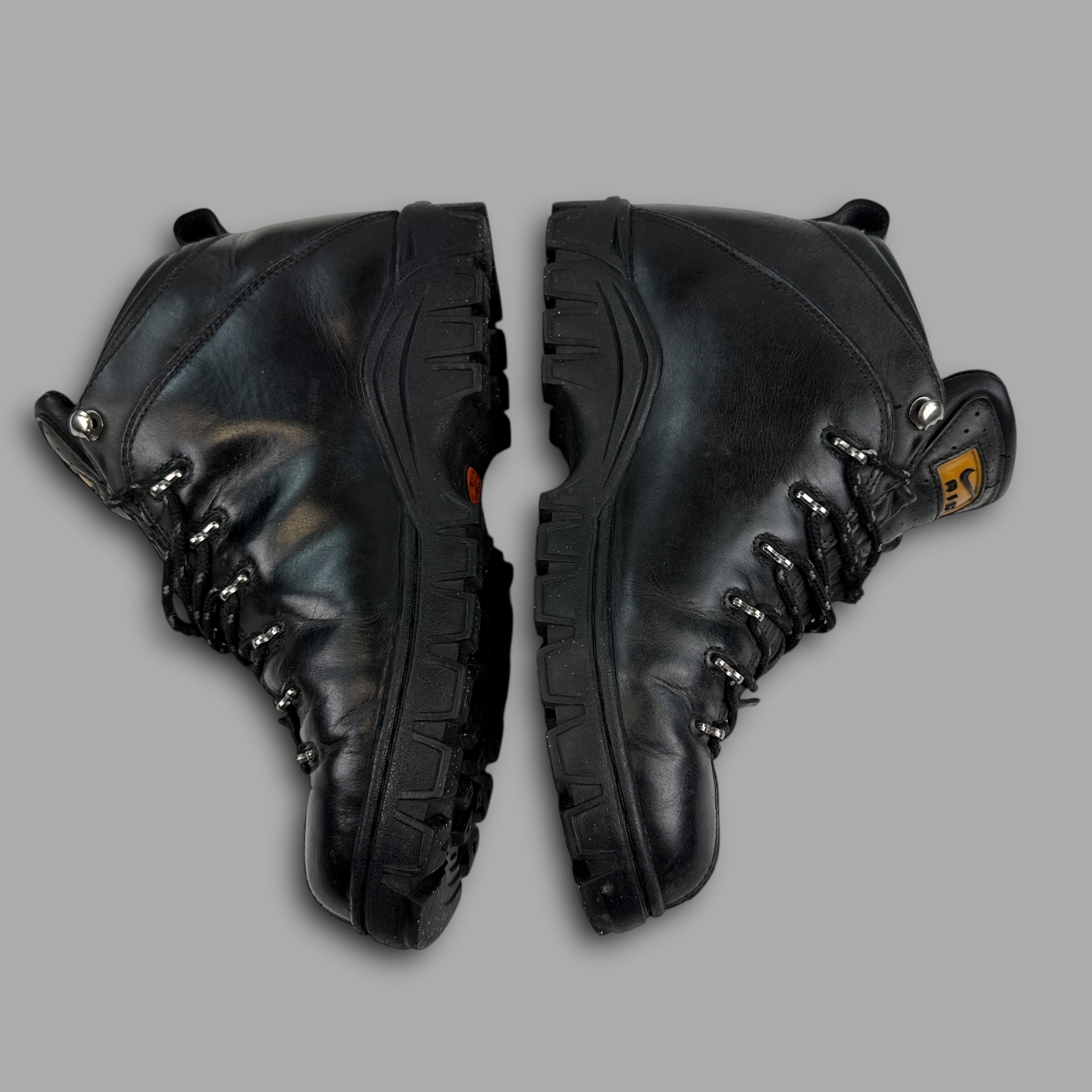 Nike ACG 1999 gimli black leather hiking boot (UK7)