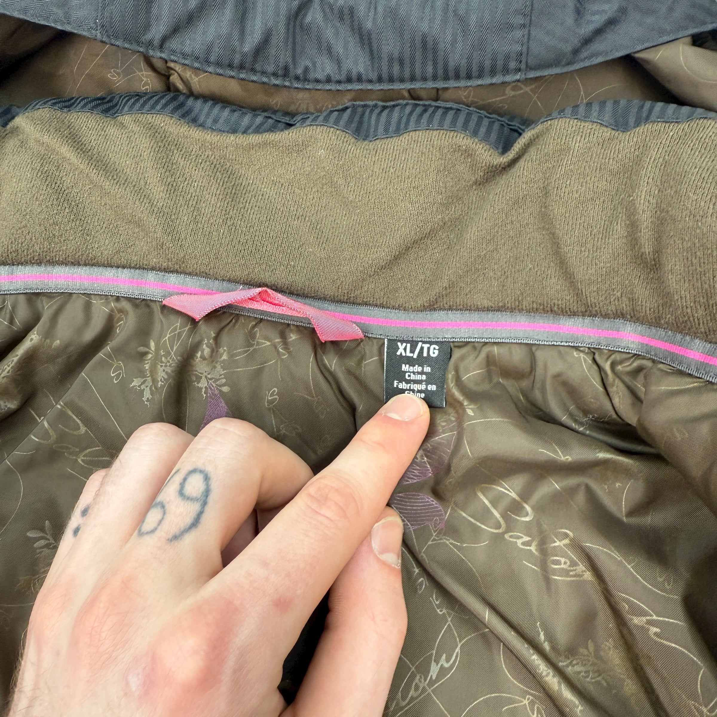 Salomon 2009 technical pinstripe multi-pocket vented ski jacket (XL) wms