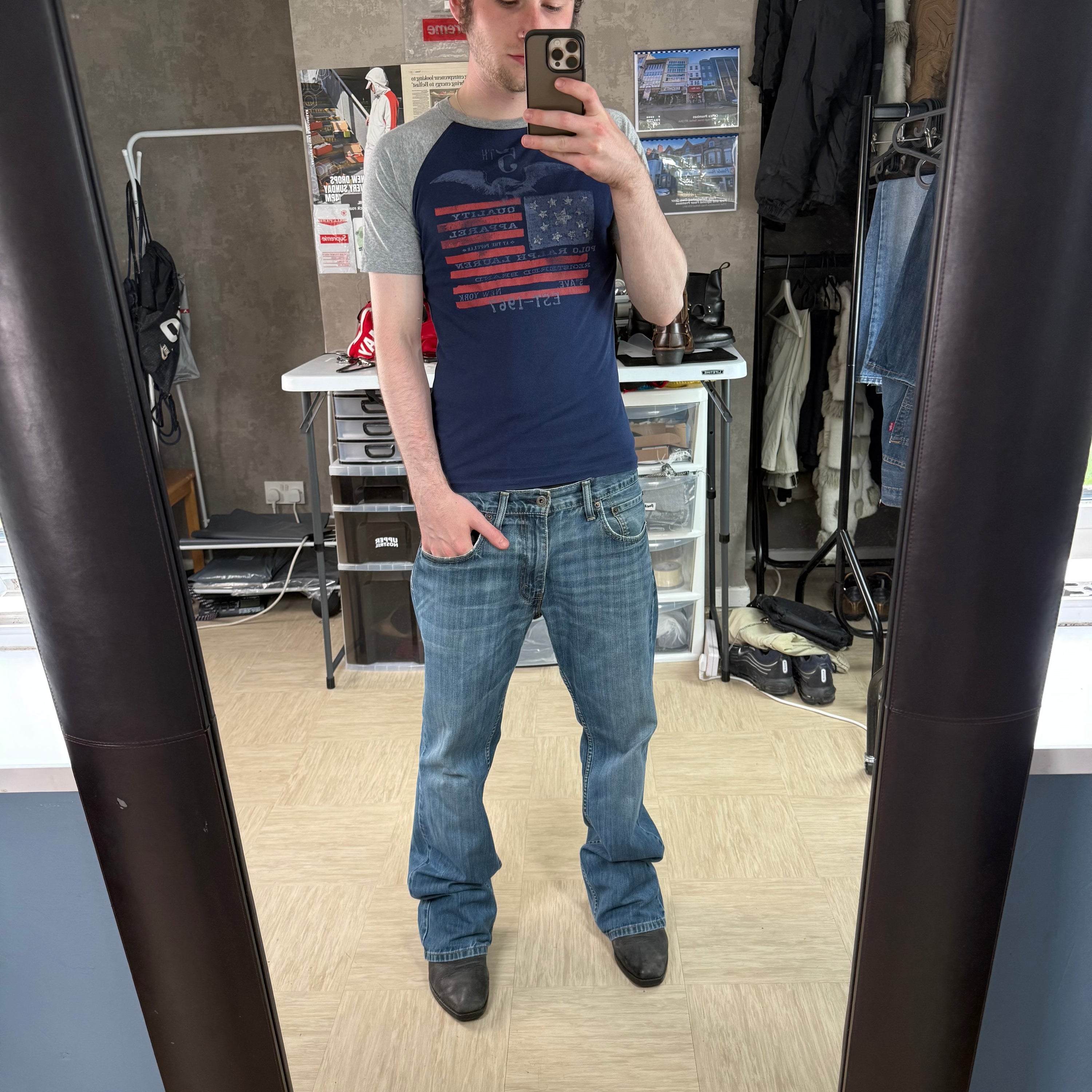Levi's 2000's relaxed denim bootcut jeans (M)