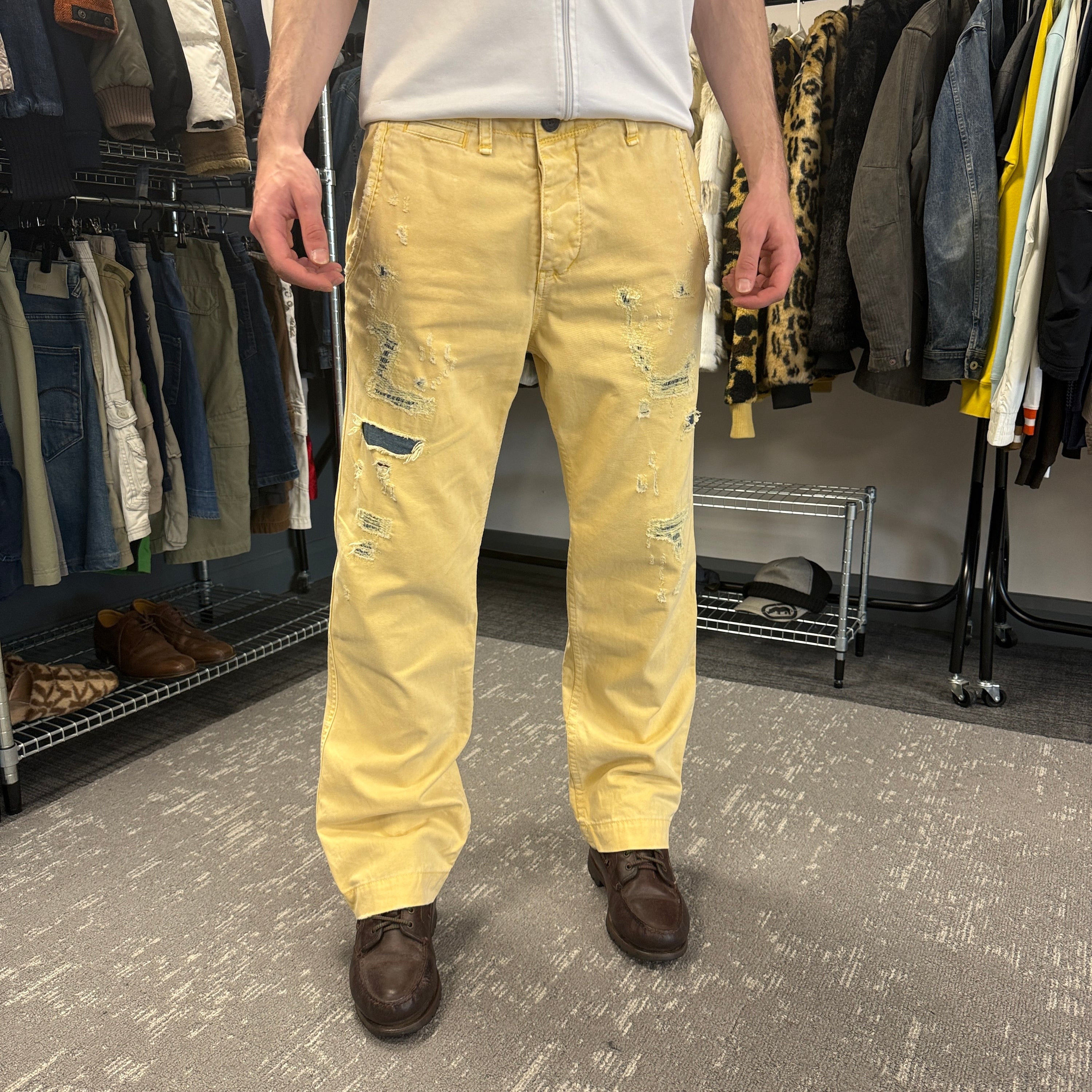 True religion 2000's straight leg ripped jeans (M)