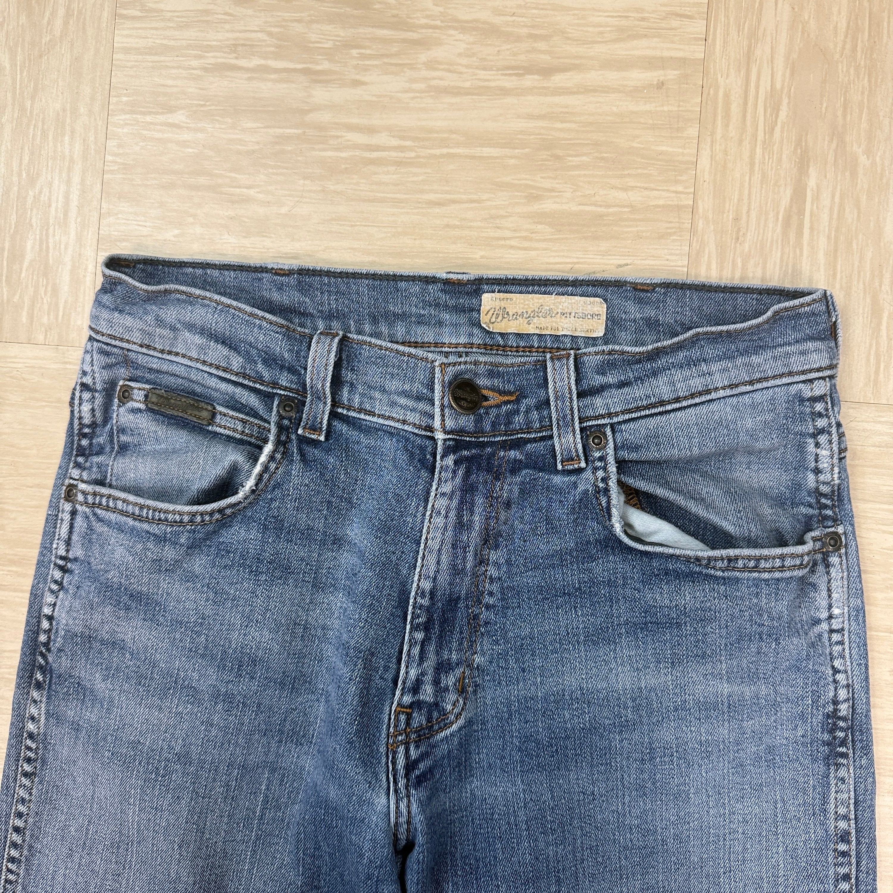 Wrangler 2000's straight fit bootcut denim jeans (S)