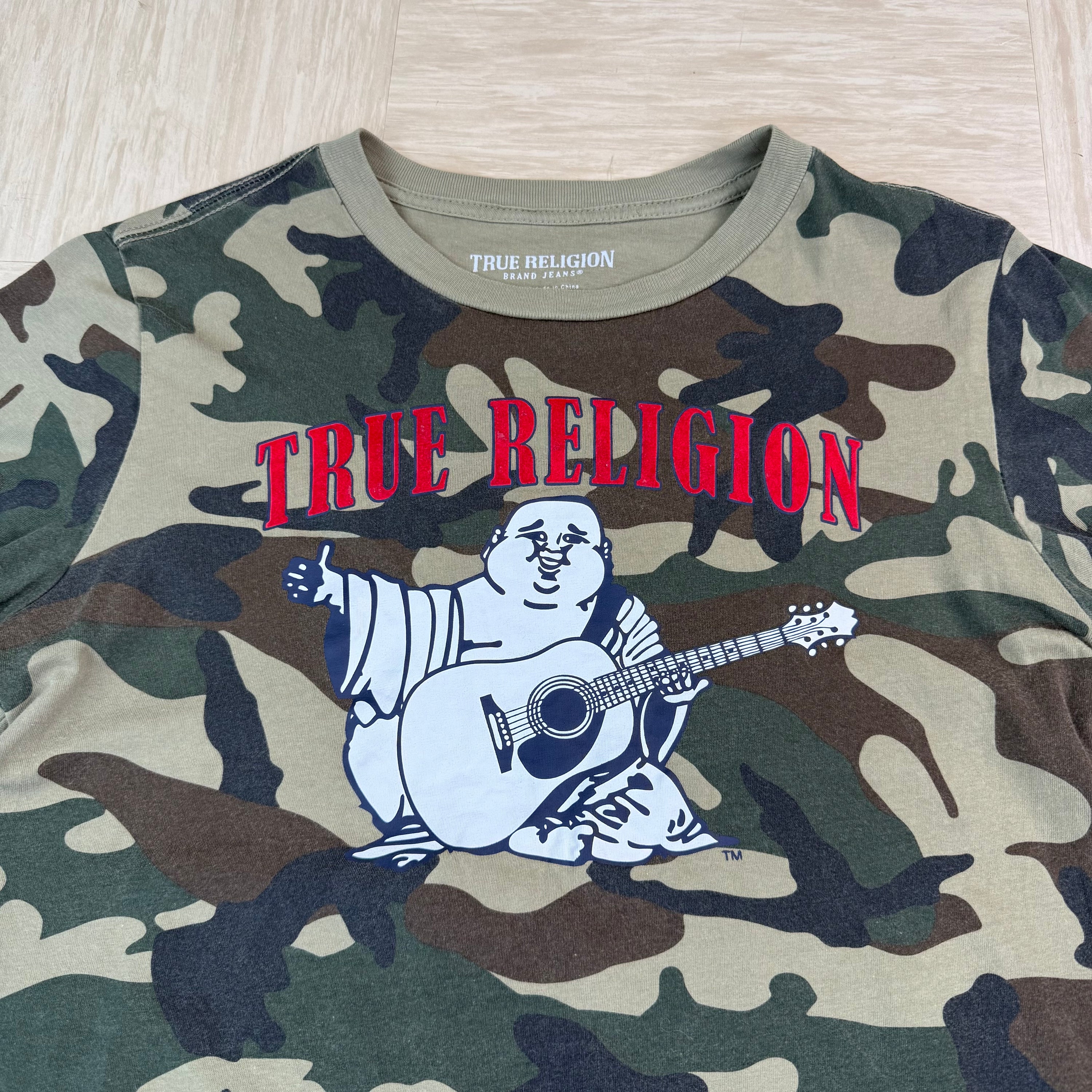 True religion 2000's graphic cropped camo tee (S)