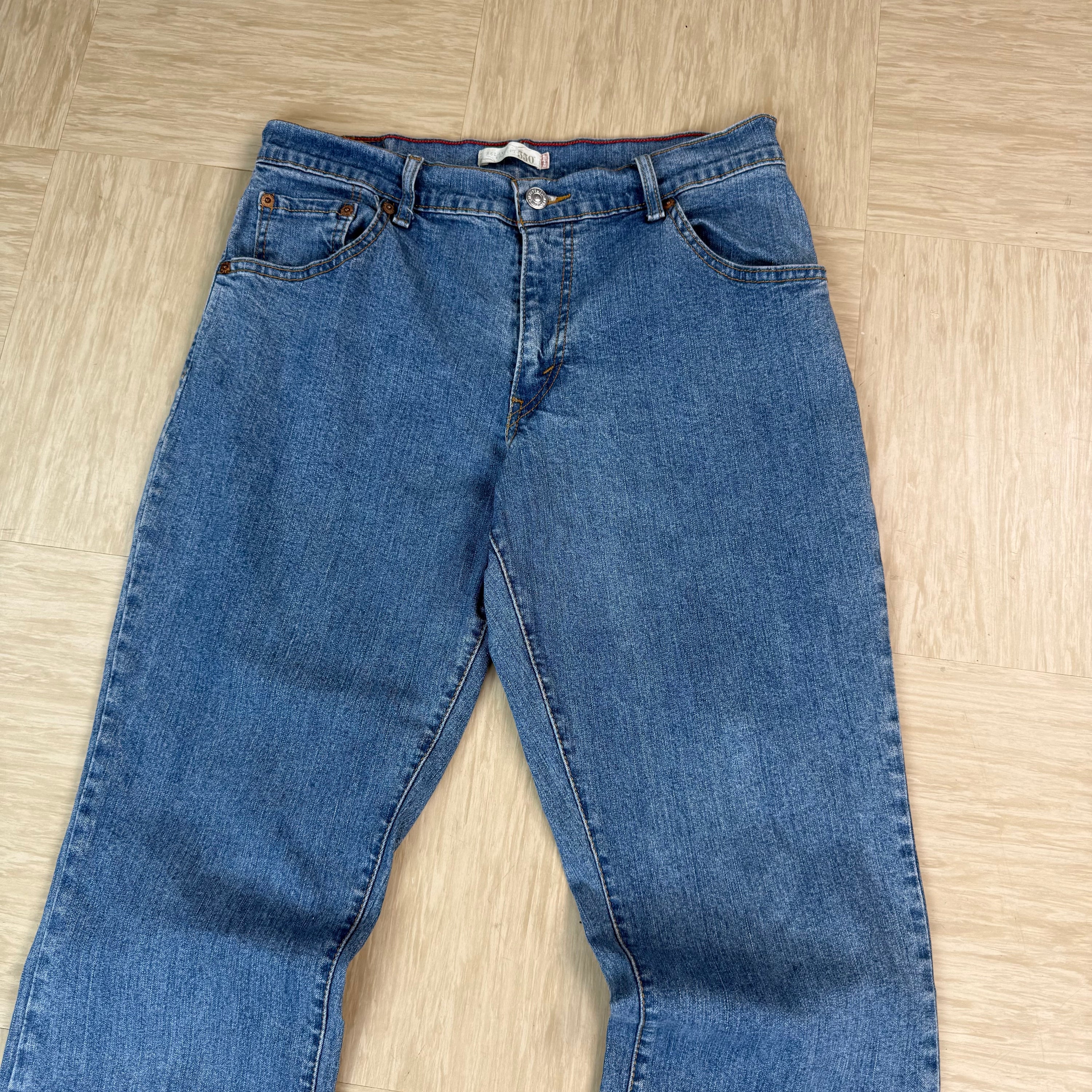 Levi's 550 2000's relaxed bootcut light washed denim jeans (S)
