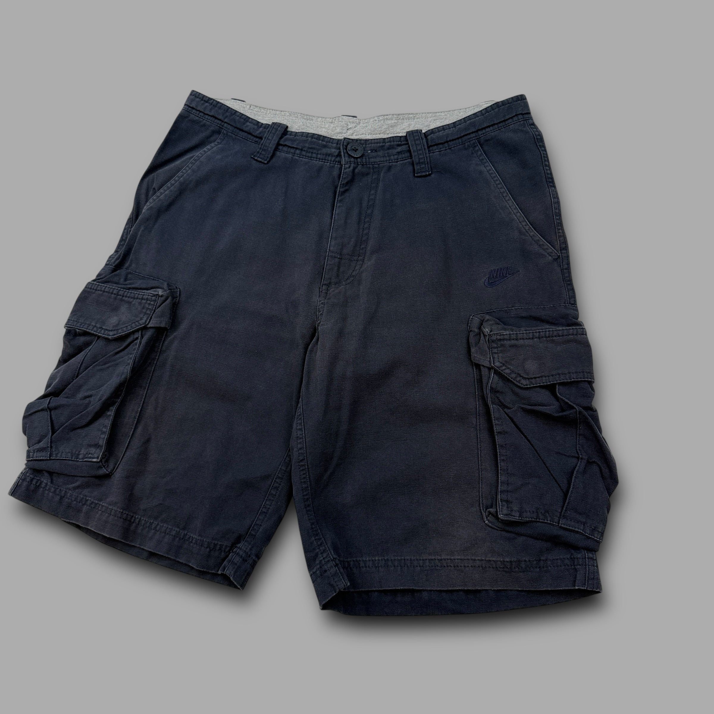 Nike 2000's technical dual pocket cargo shorts (M)