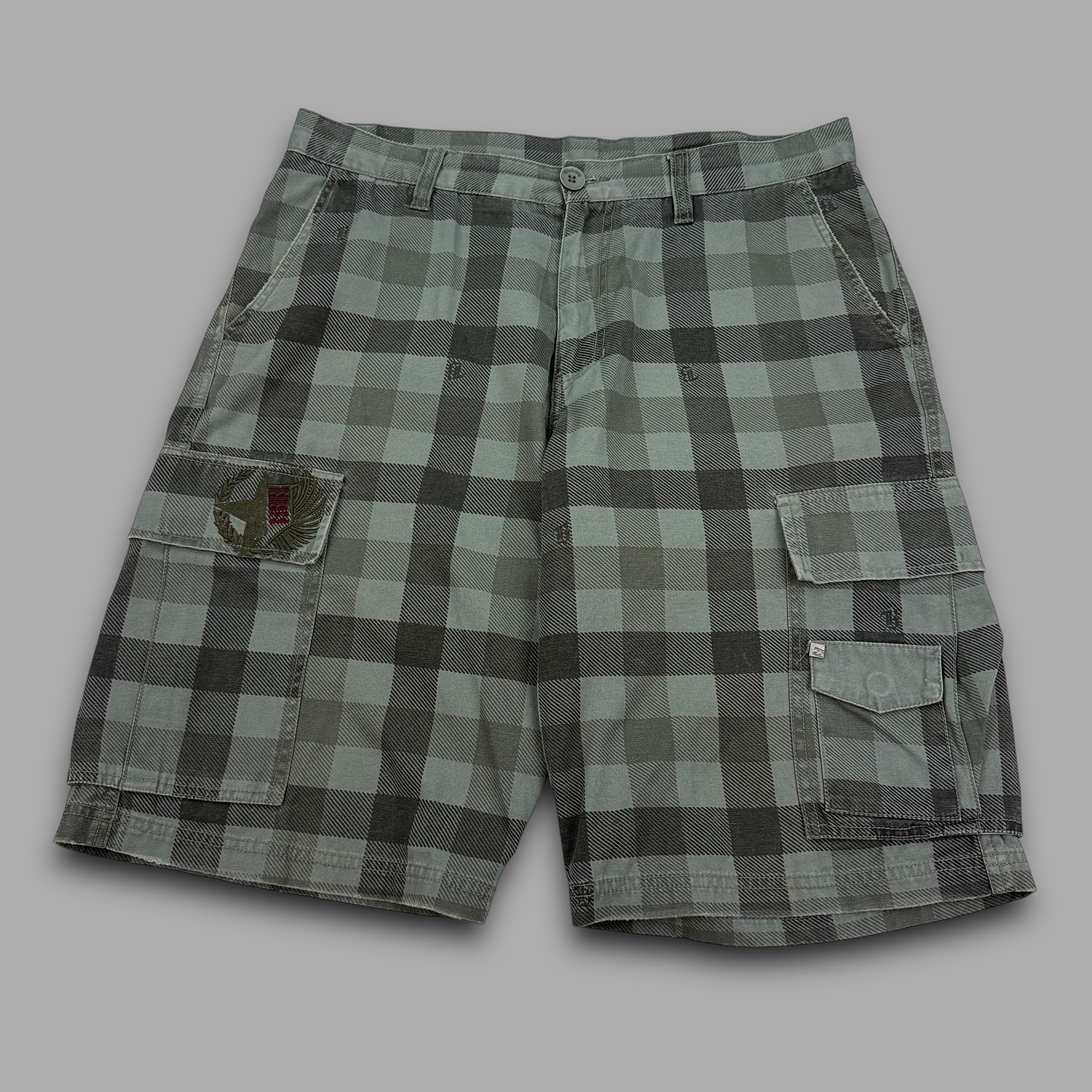 Billabong 2000's baggy wide leg plaid cargo shorts (M-L)