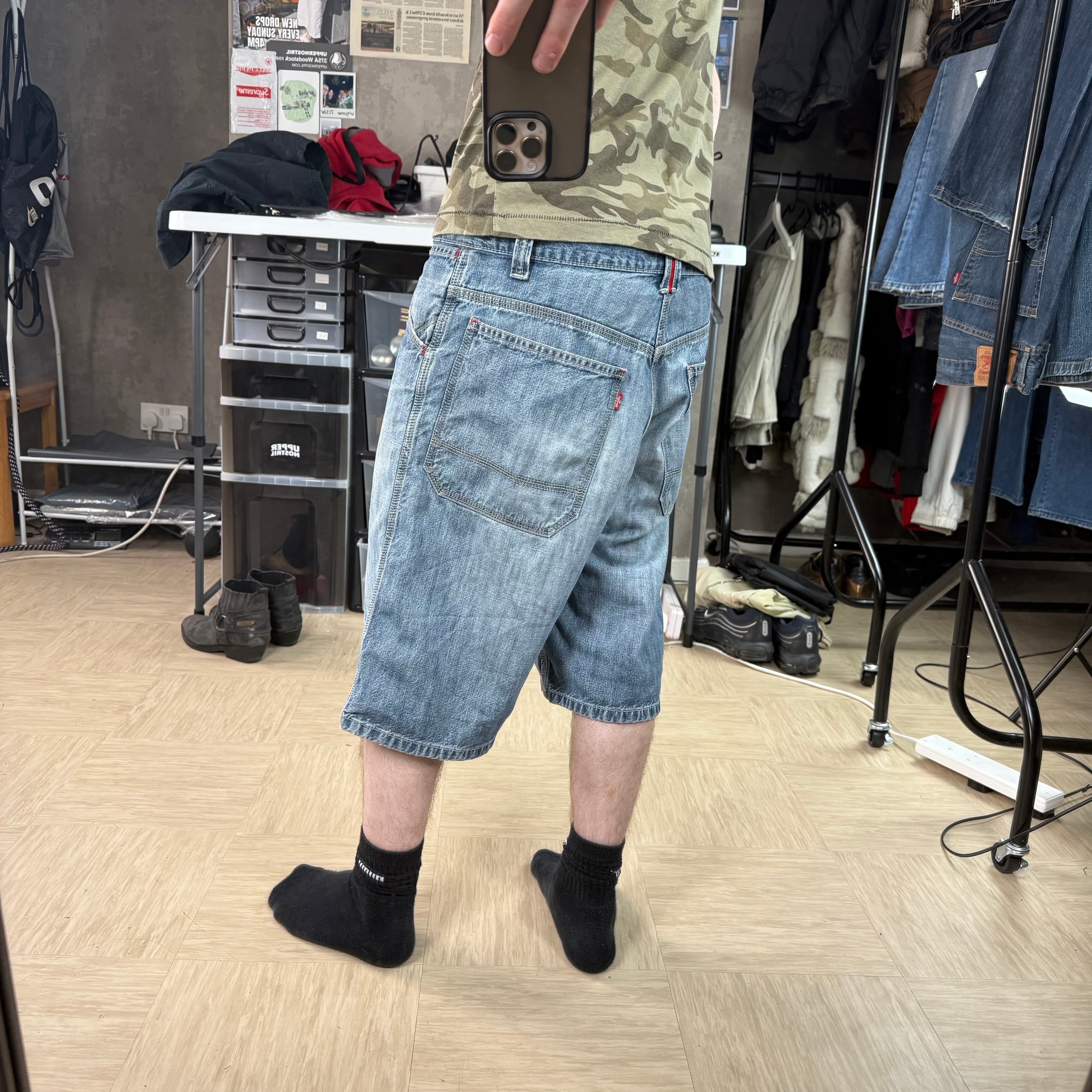 Levi's 2000's baggy faded denim contrast stitch worker shorts (S)