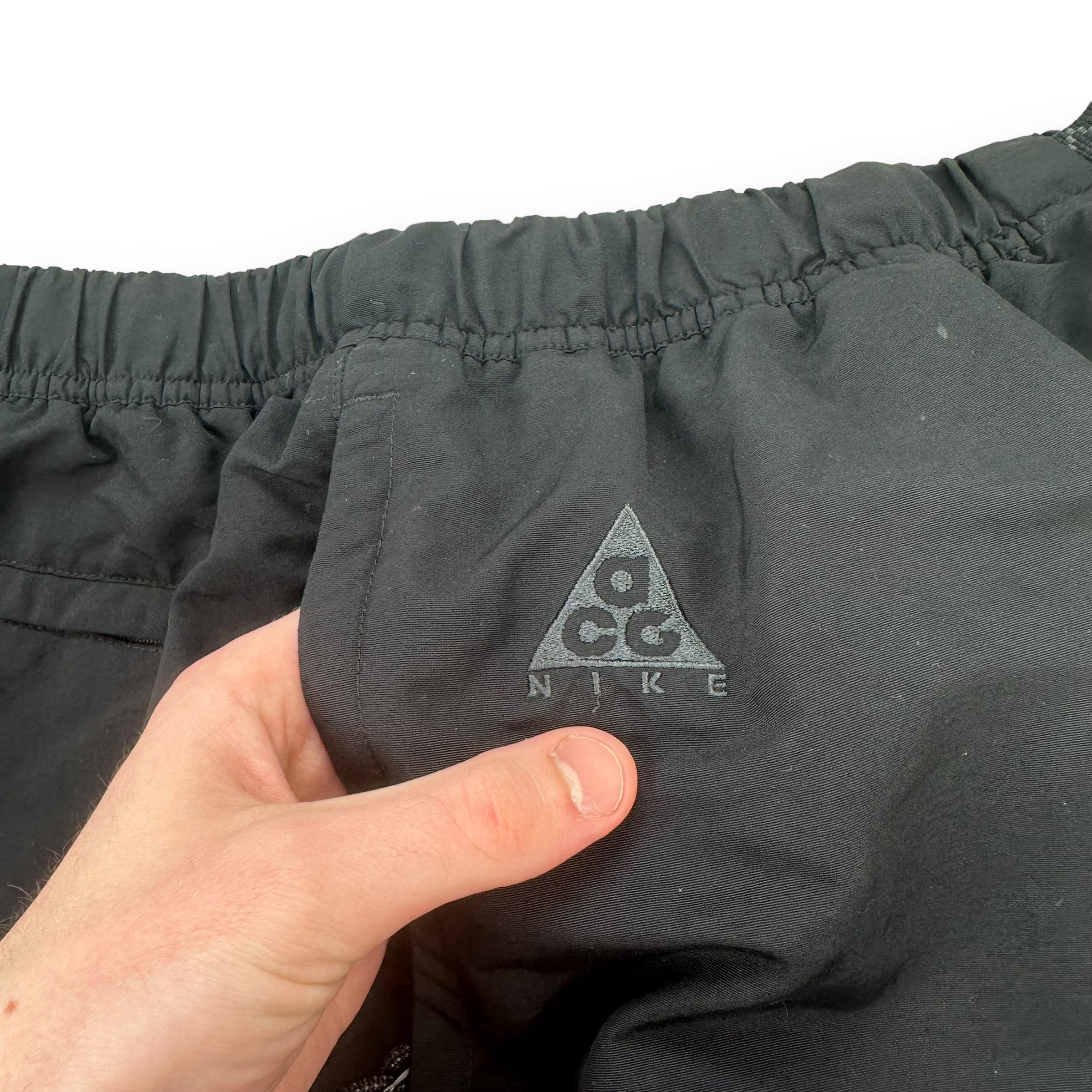 Nike ACG 2000's technical hiking shorts w/belt (XL)