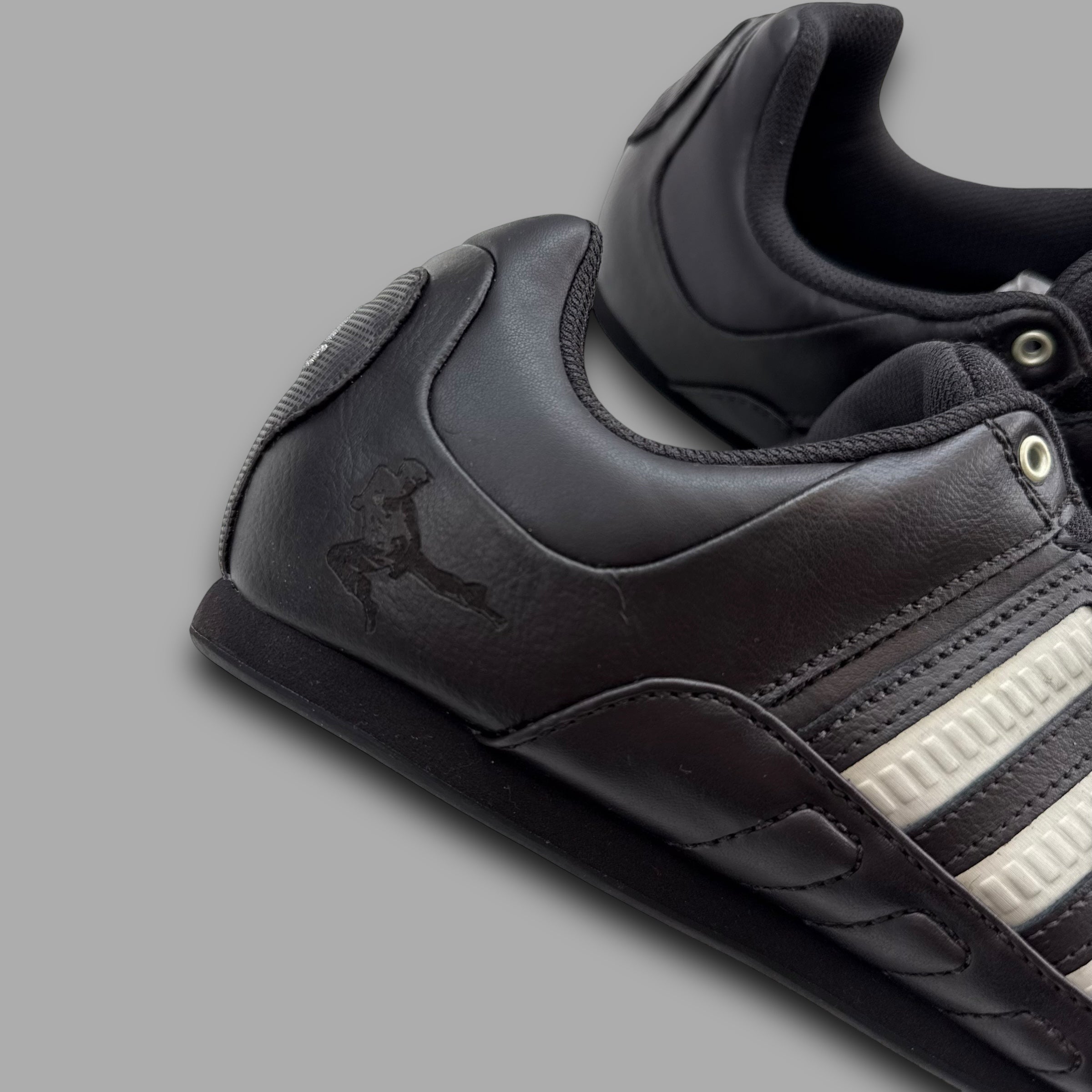 Adidas 2009 panelled martial arts shoe (UK8)
