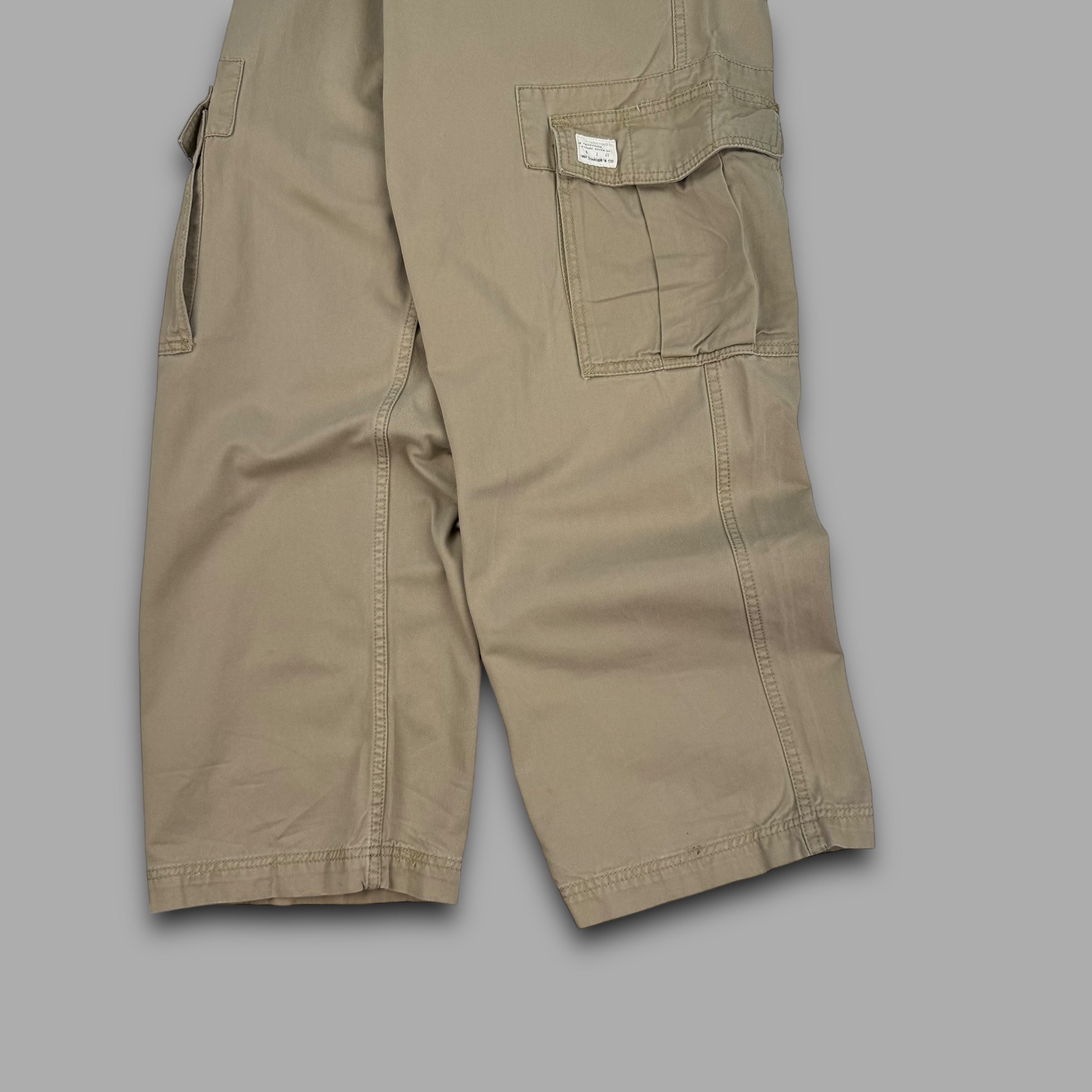 Levi's 2000's baggy wide leg loose fit cargo bottoms (M-L)
