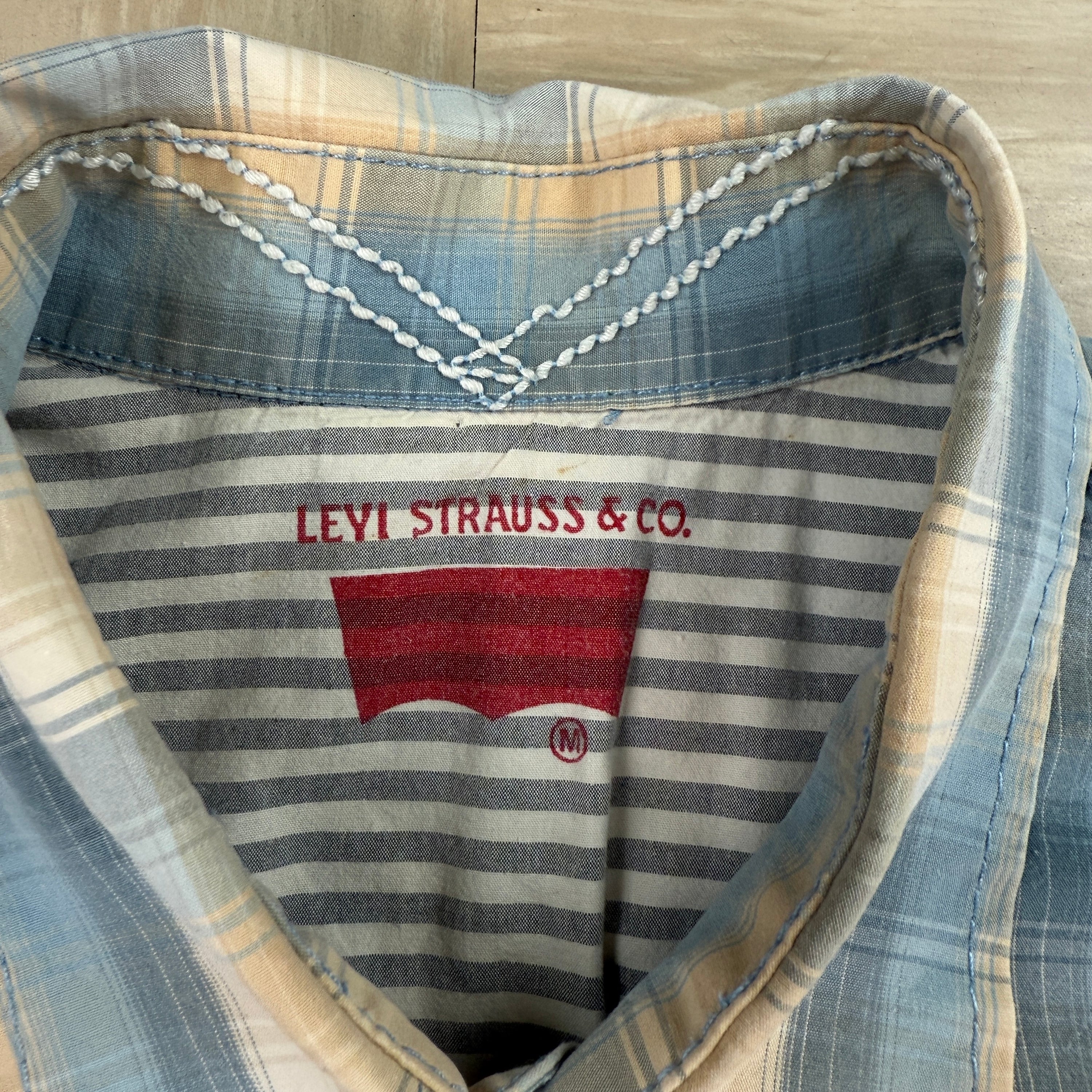 Levi's 2008 plaid button up fitted shirt (S)