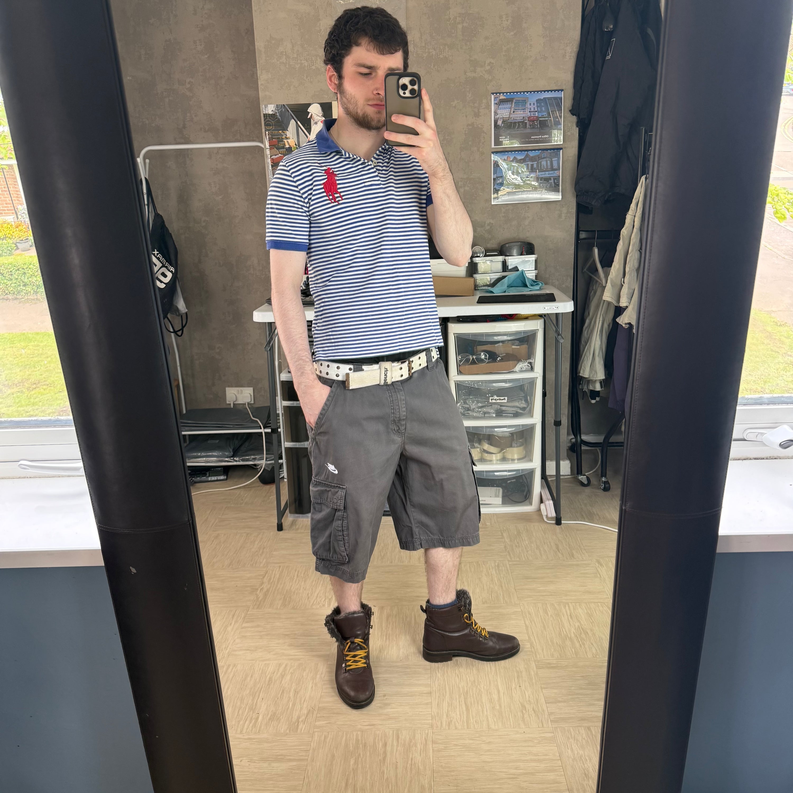 Nike 2000's baggy wide leg cargo shorts (M)