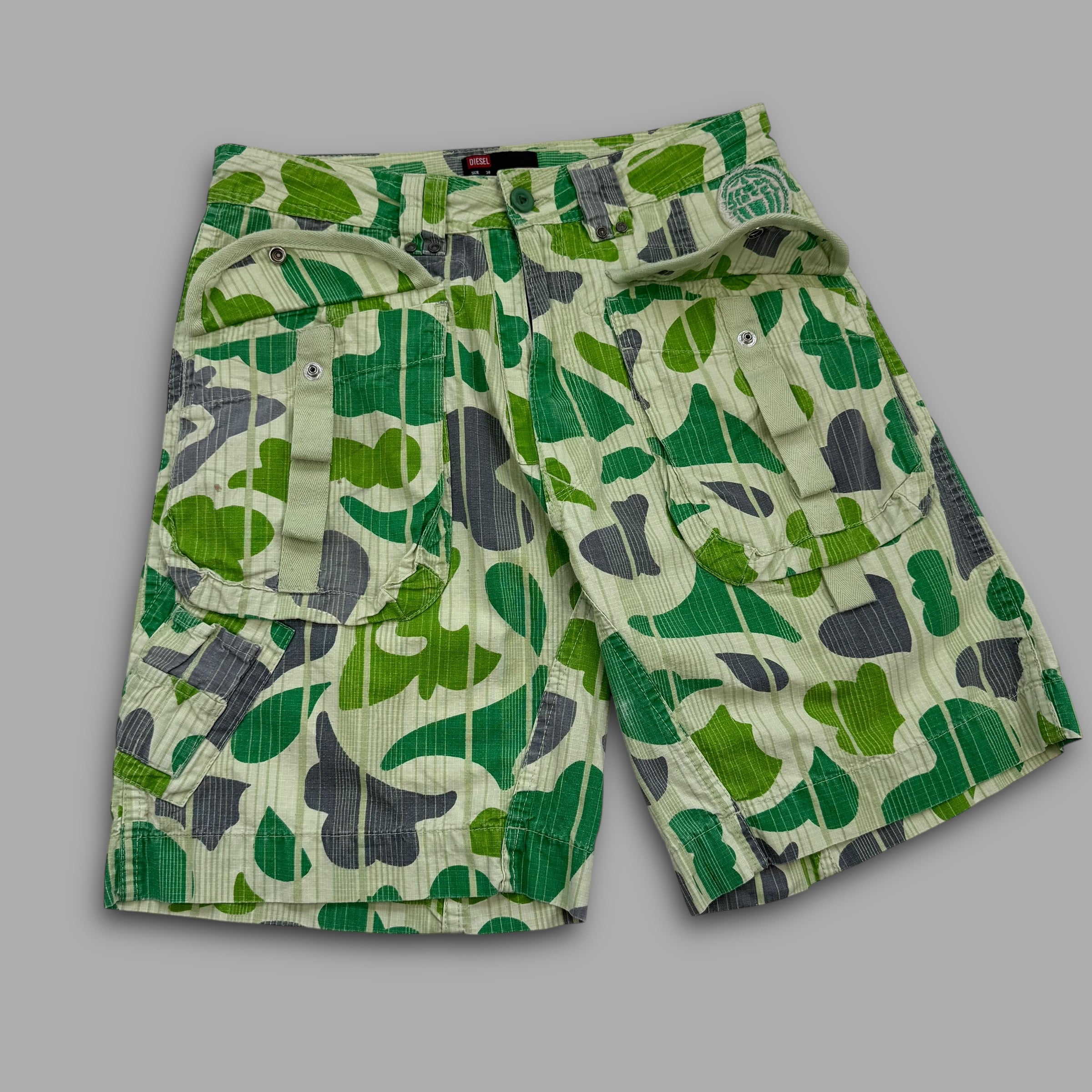 Diesel 2000's dual-pocket baggy camo shorts (S)