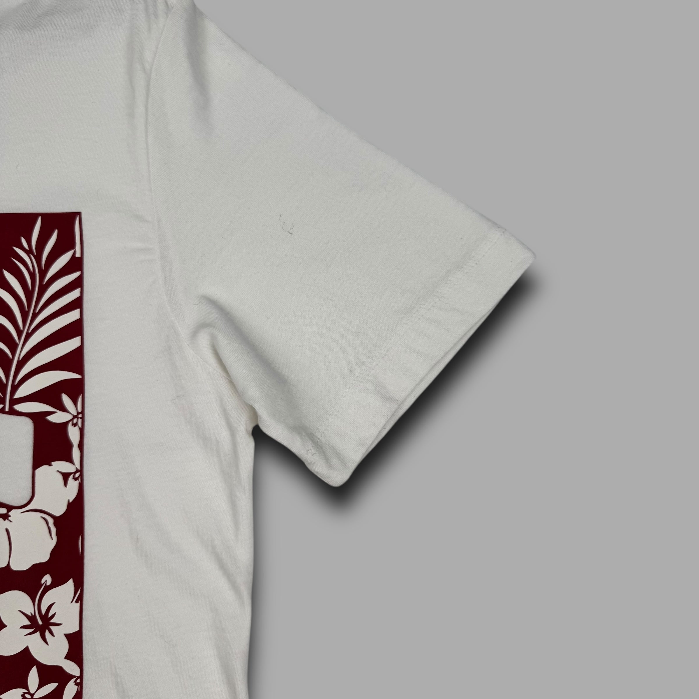 True religion graphic spell out tee (XS)