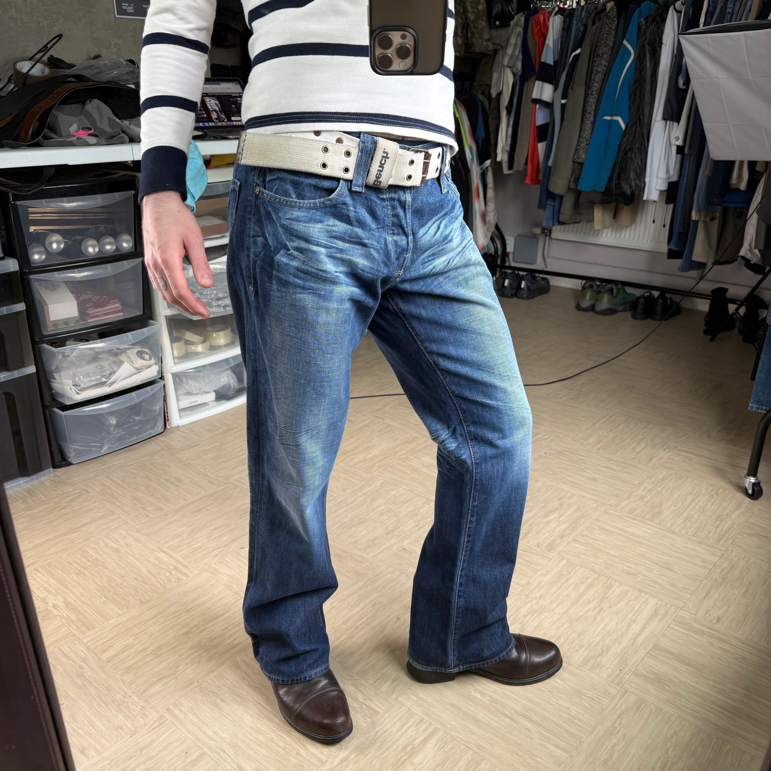 Guess 2000's relaxed fit denim bootcut jeans (M)