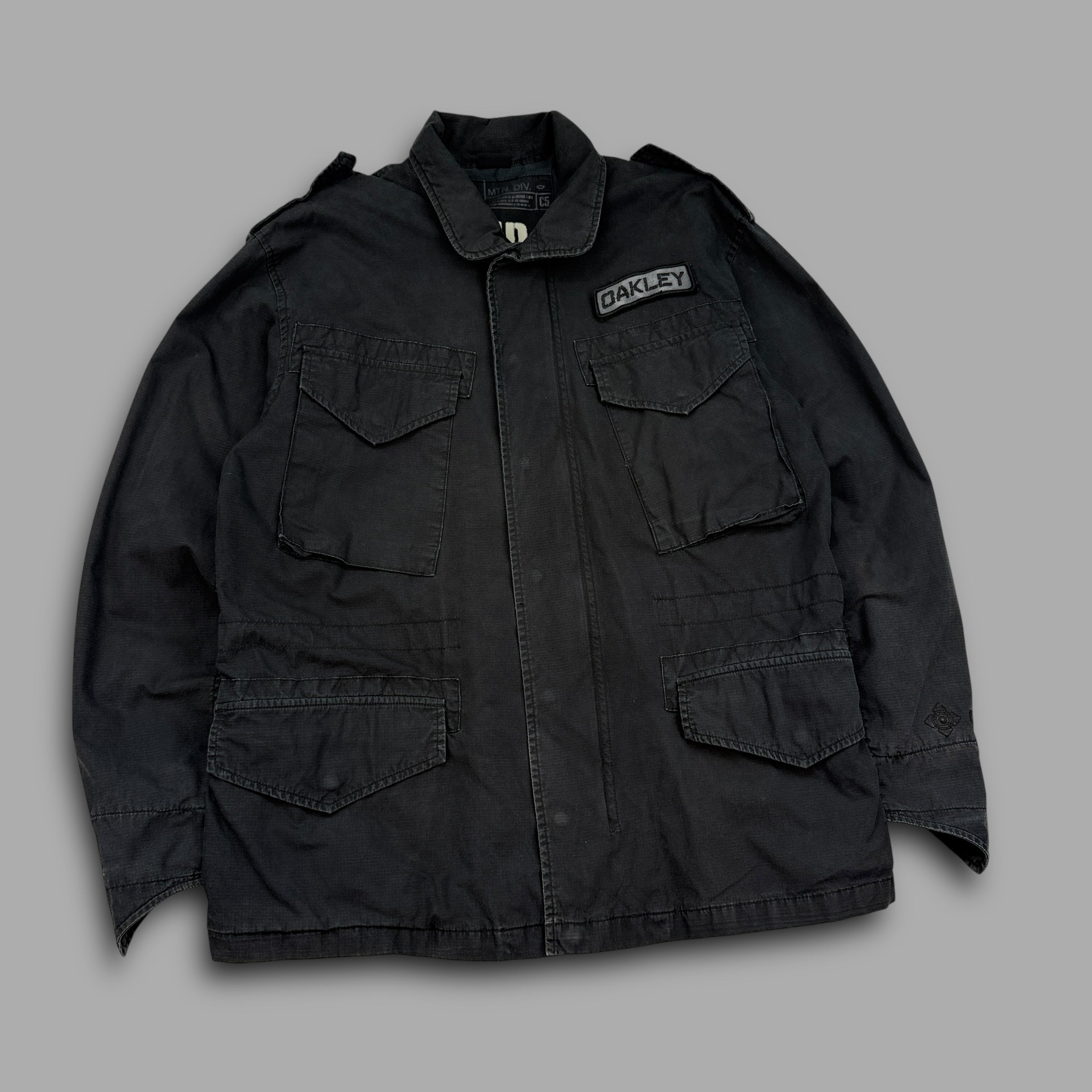 Oakley military division 2008 technical multi-pocket zip up jacket (L)