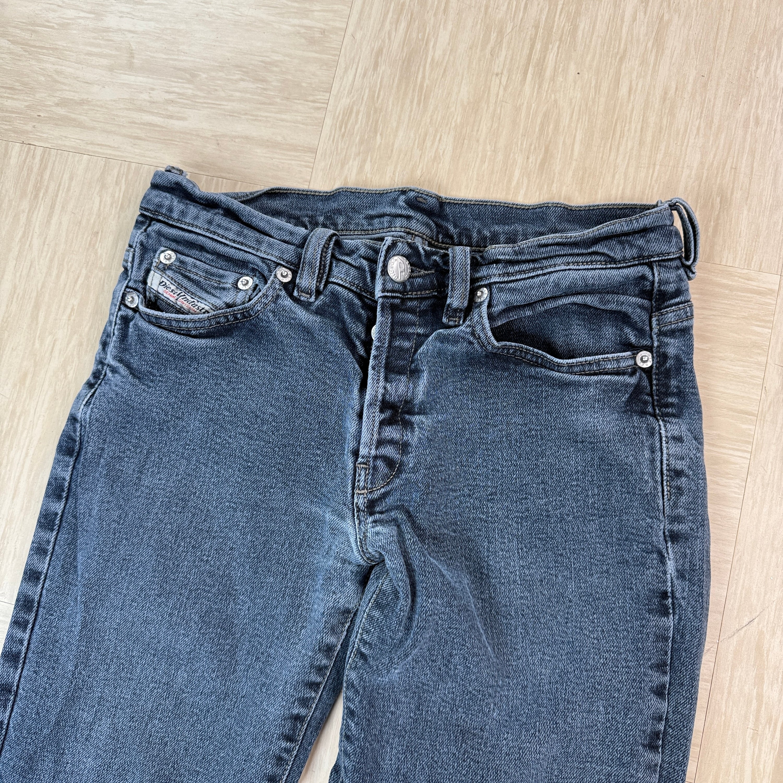 Diesel 2000's grey low waisted bootcut denim jeans (XS-S) wms