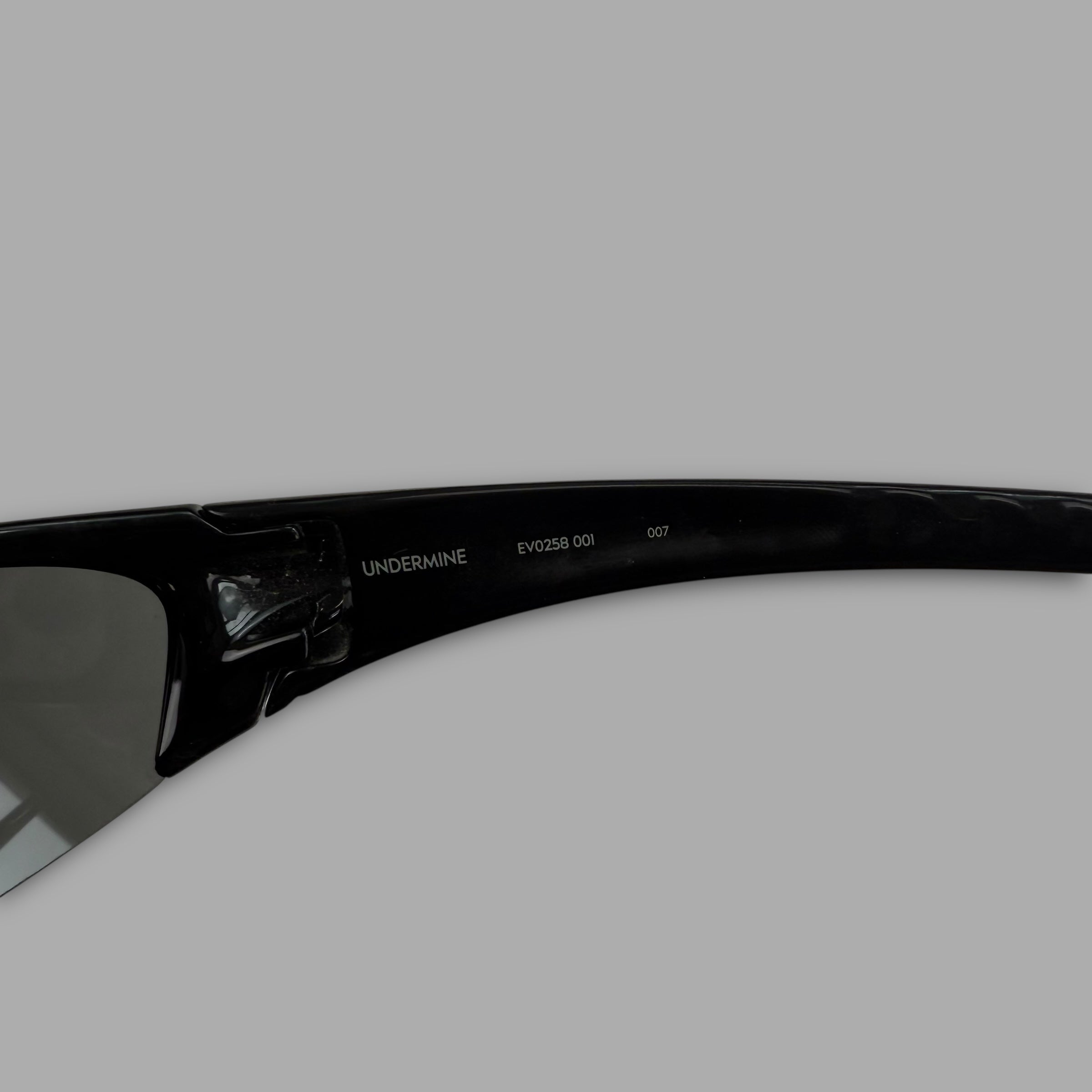 Nike 2000's undermine wrap around sunglasses (OS)
