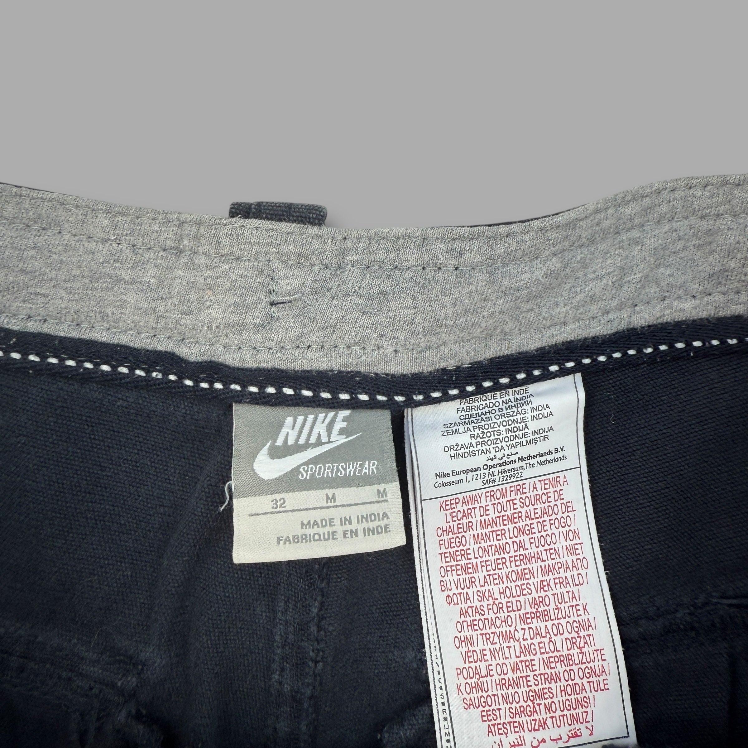 Nike 2000's technical dual pocket cargo shorts (M)