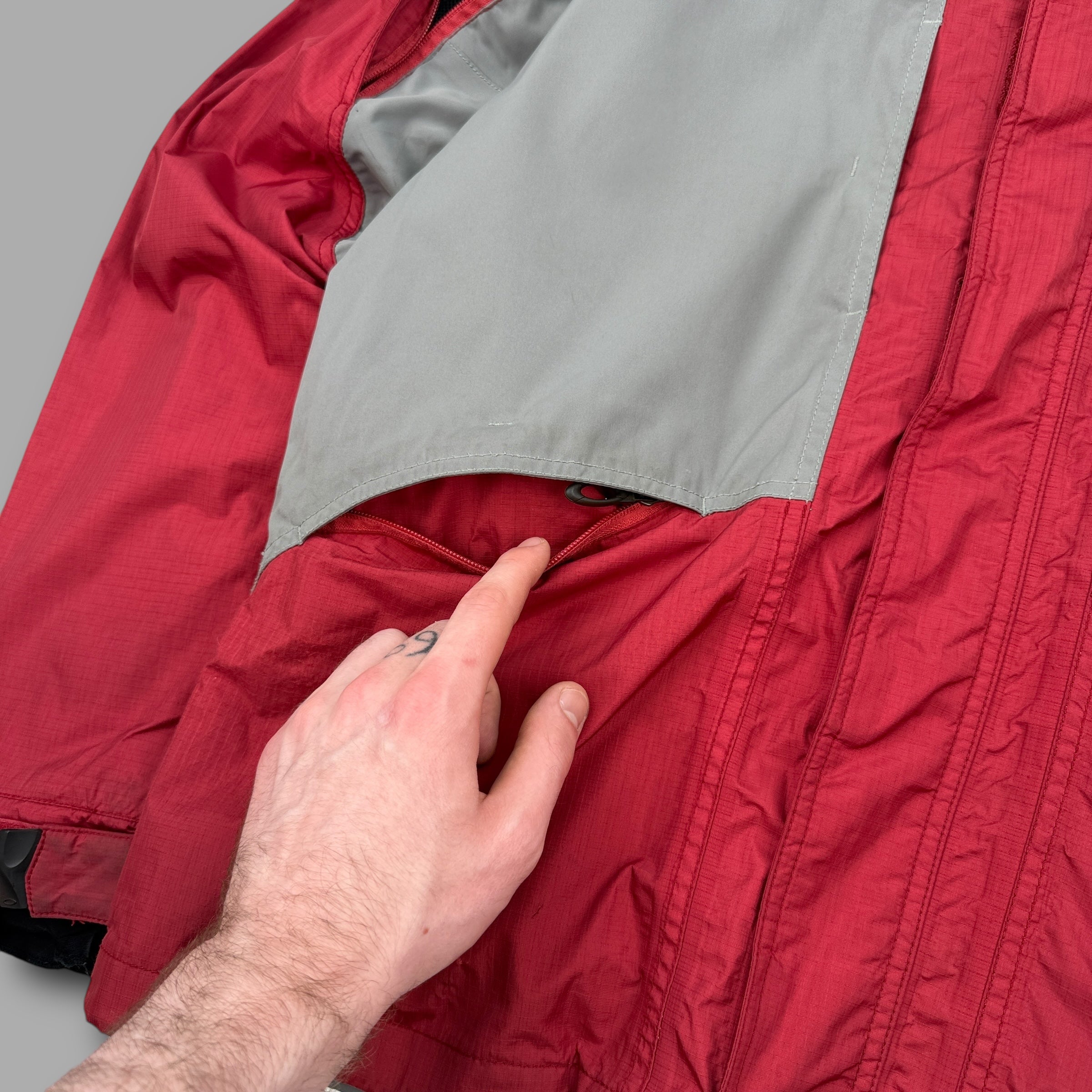 Oakley nitro fuel 2000's technical vented nylon rip stop ski jacket (S)