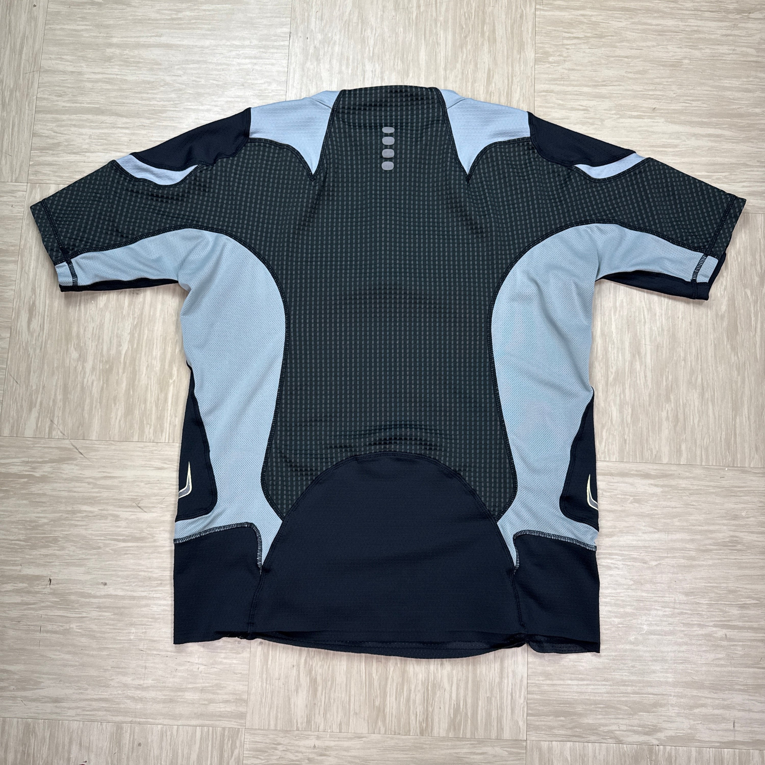 Nike 2000's technical panelled dri-fit active tee (L)