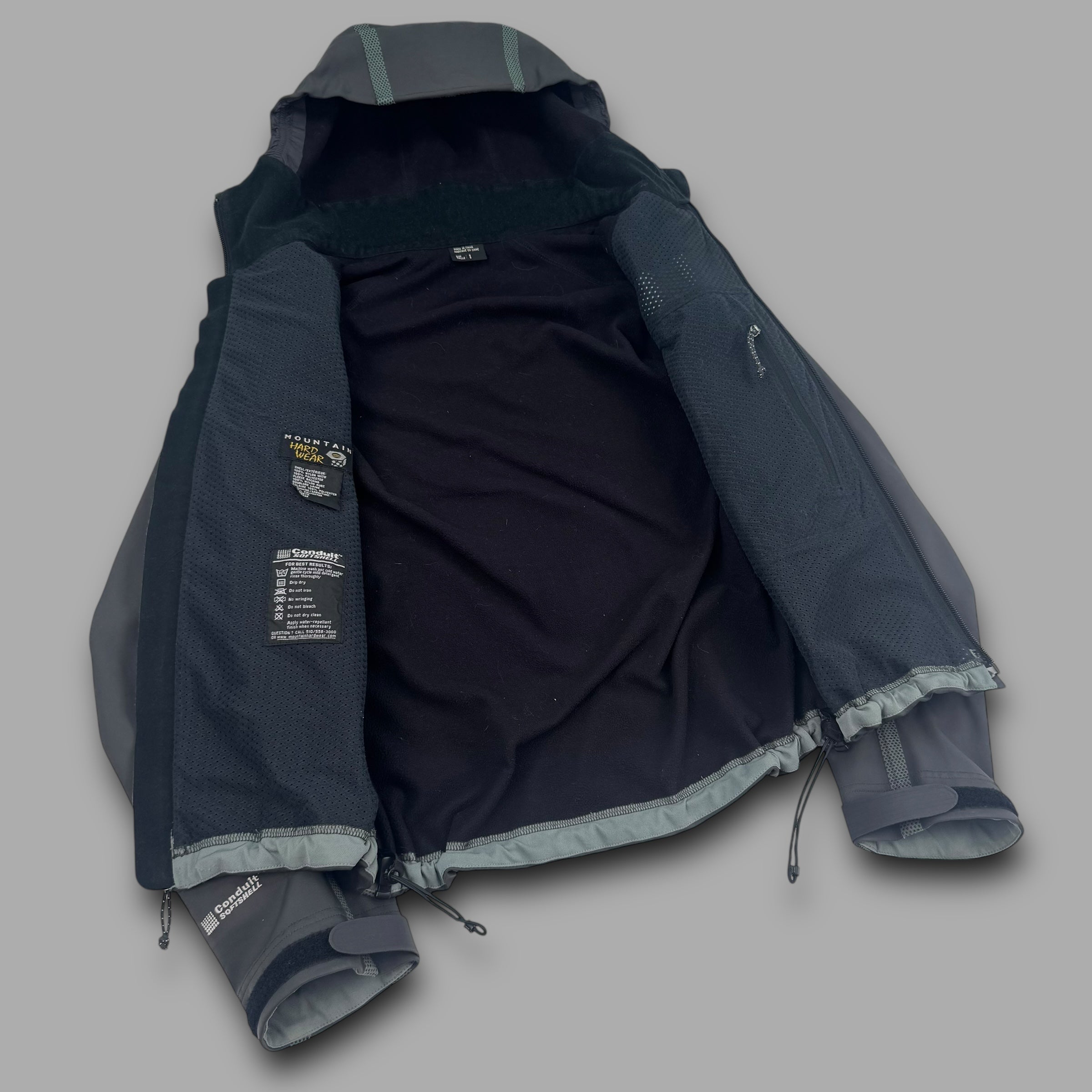 Mountain hardwear 2000's conduit taped seams nylon softshell jacket (S)