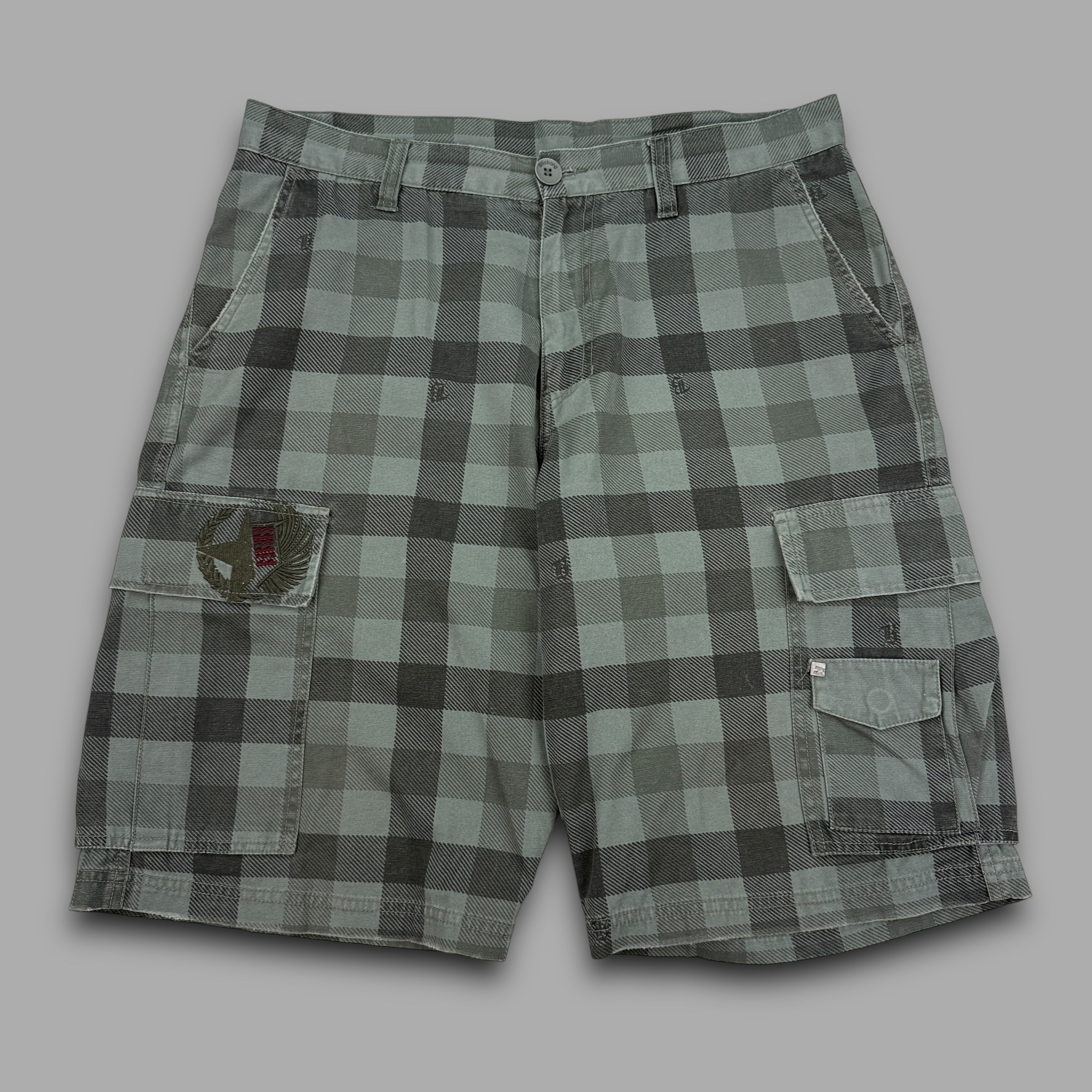 Billabong 2000's baggy wide leg plaid cargo shorts (M-L)