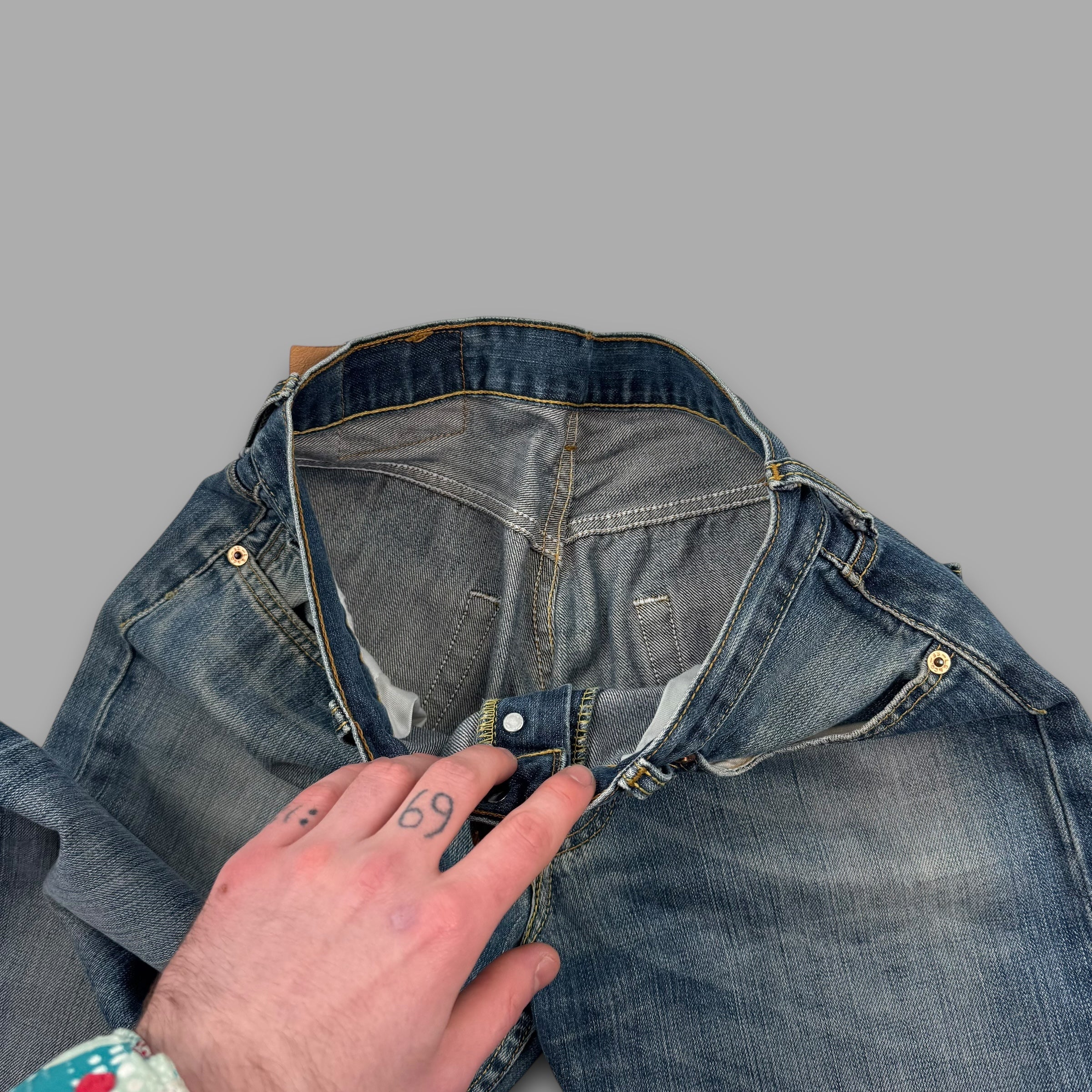 Levi 501 relaxed straight fit denim jeans (S)