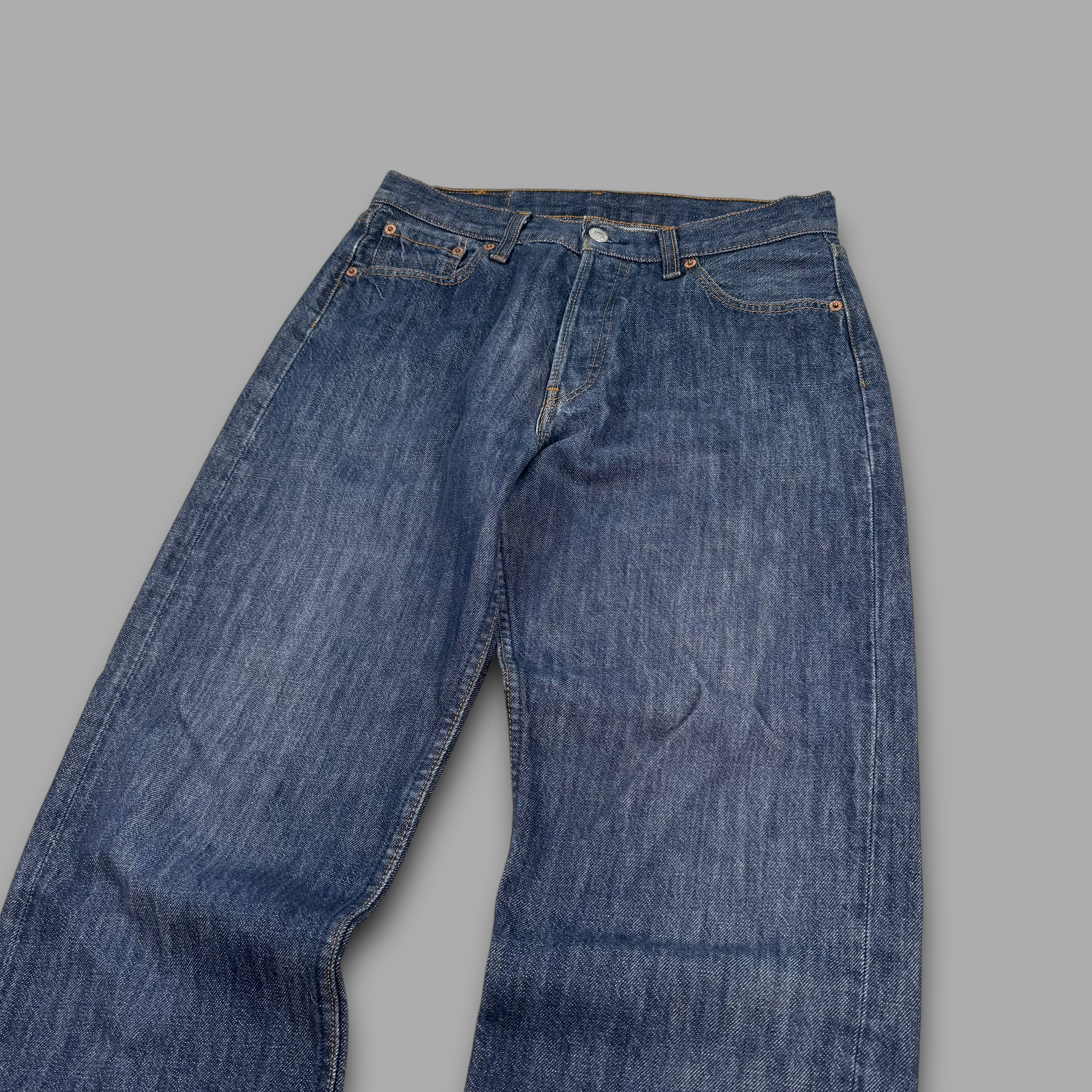 Levi 501 relaxed straight fit denim jeans (M)
