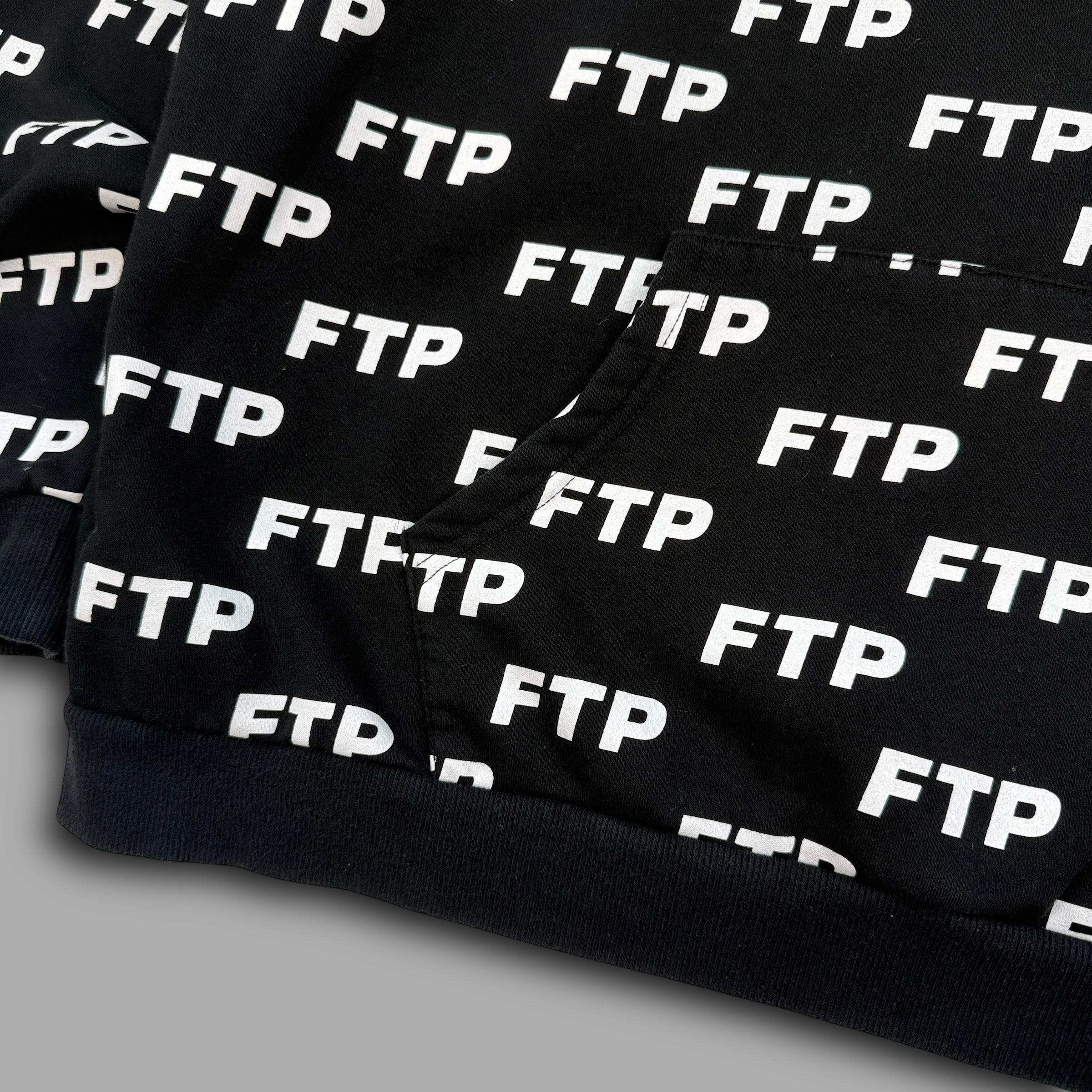 FTP pullover monogram hoodie (XL)
