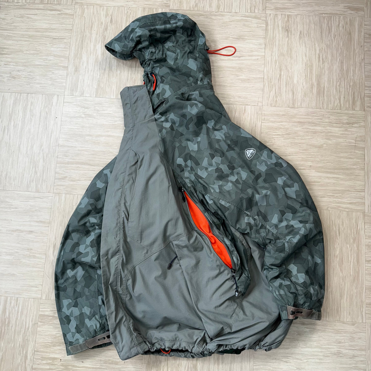 Nike ACG 2000's technical multi-pocket softshell jacket (L)