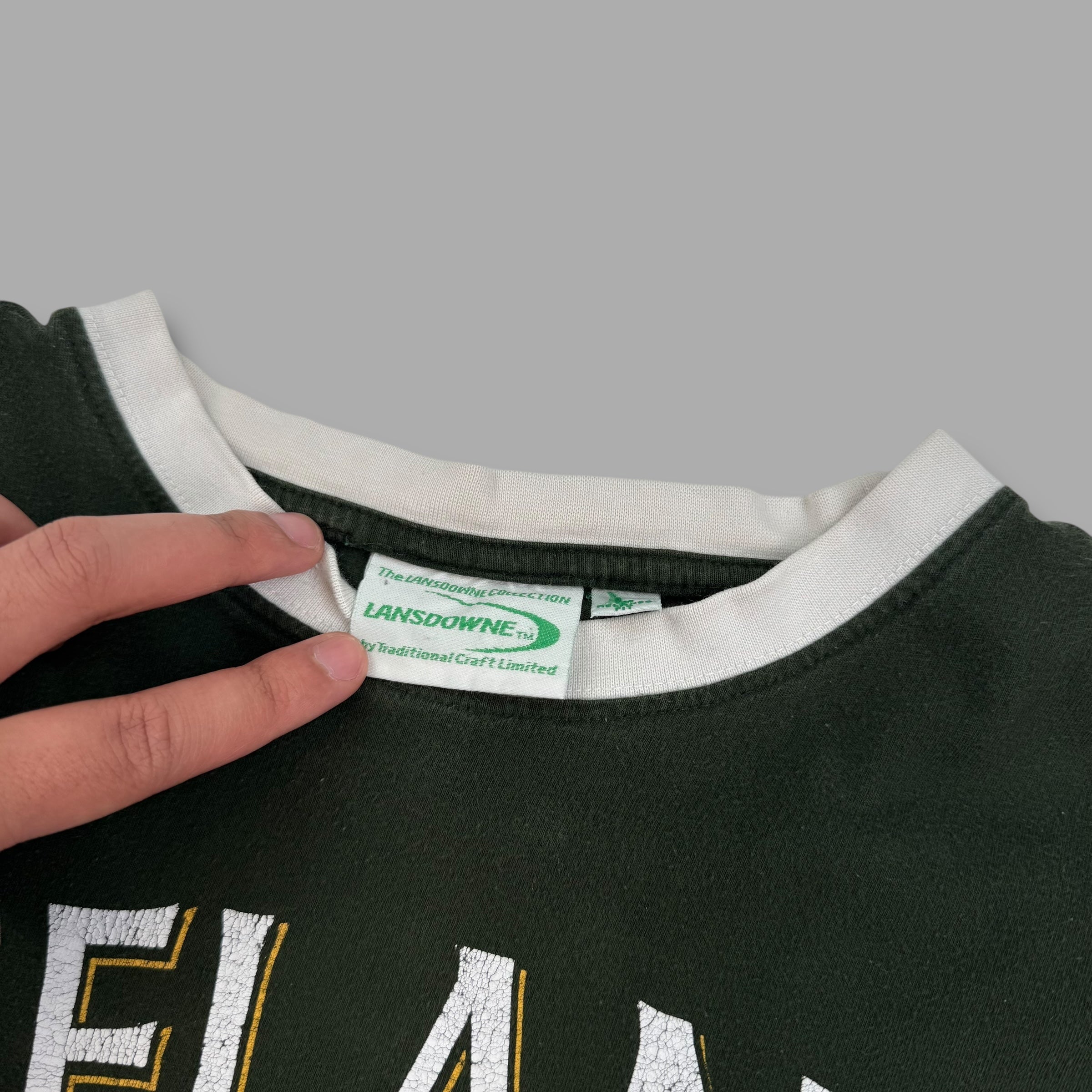 Ireland celtic nation 2000's graphic spellout tee (L)