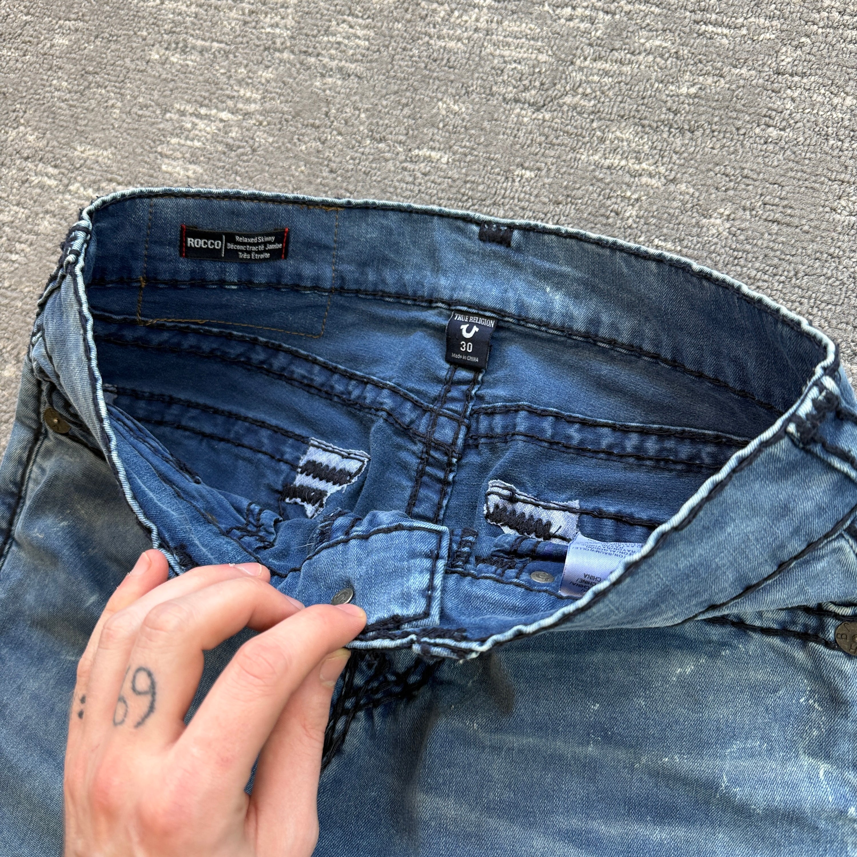 True religion 2000's rocco relaxed skinny contrast stitch washed denim jeans (S)