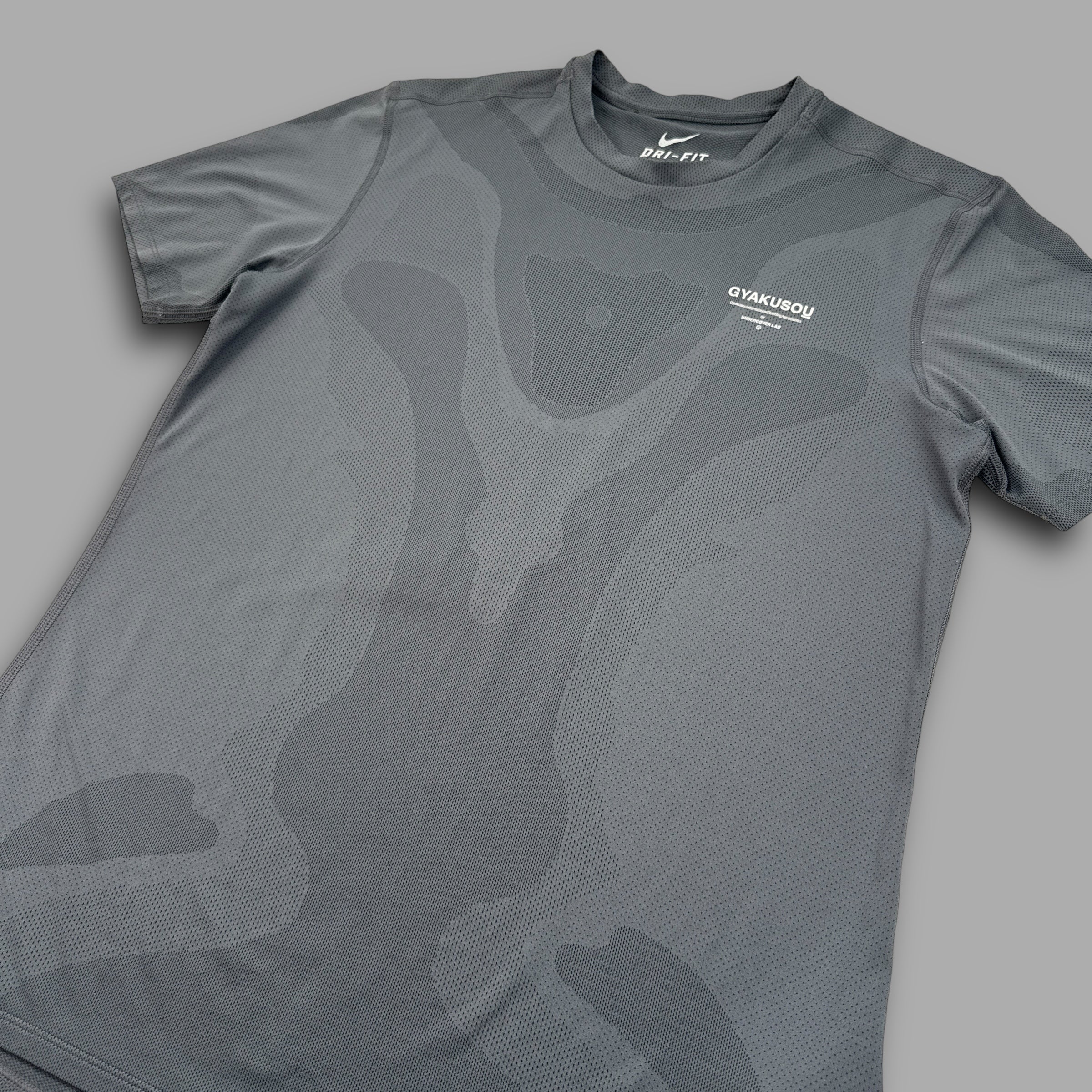 Nike gyakusou 2000's graphic sweat map tee (M)