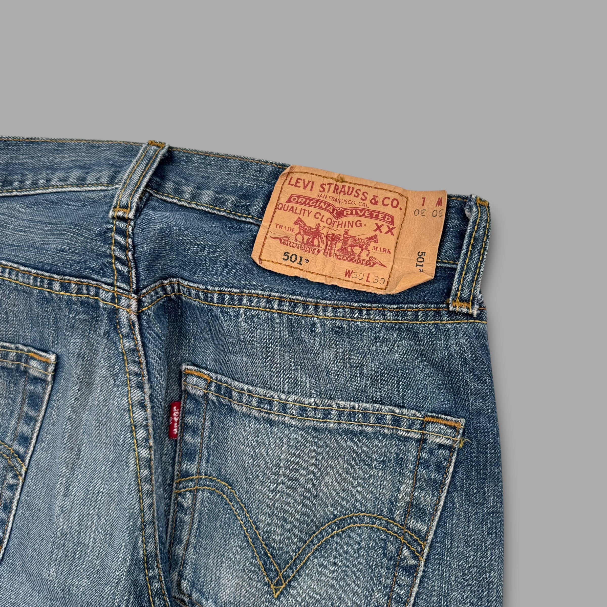 Levi 501 relaxed straight fit denim jeans (S)