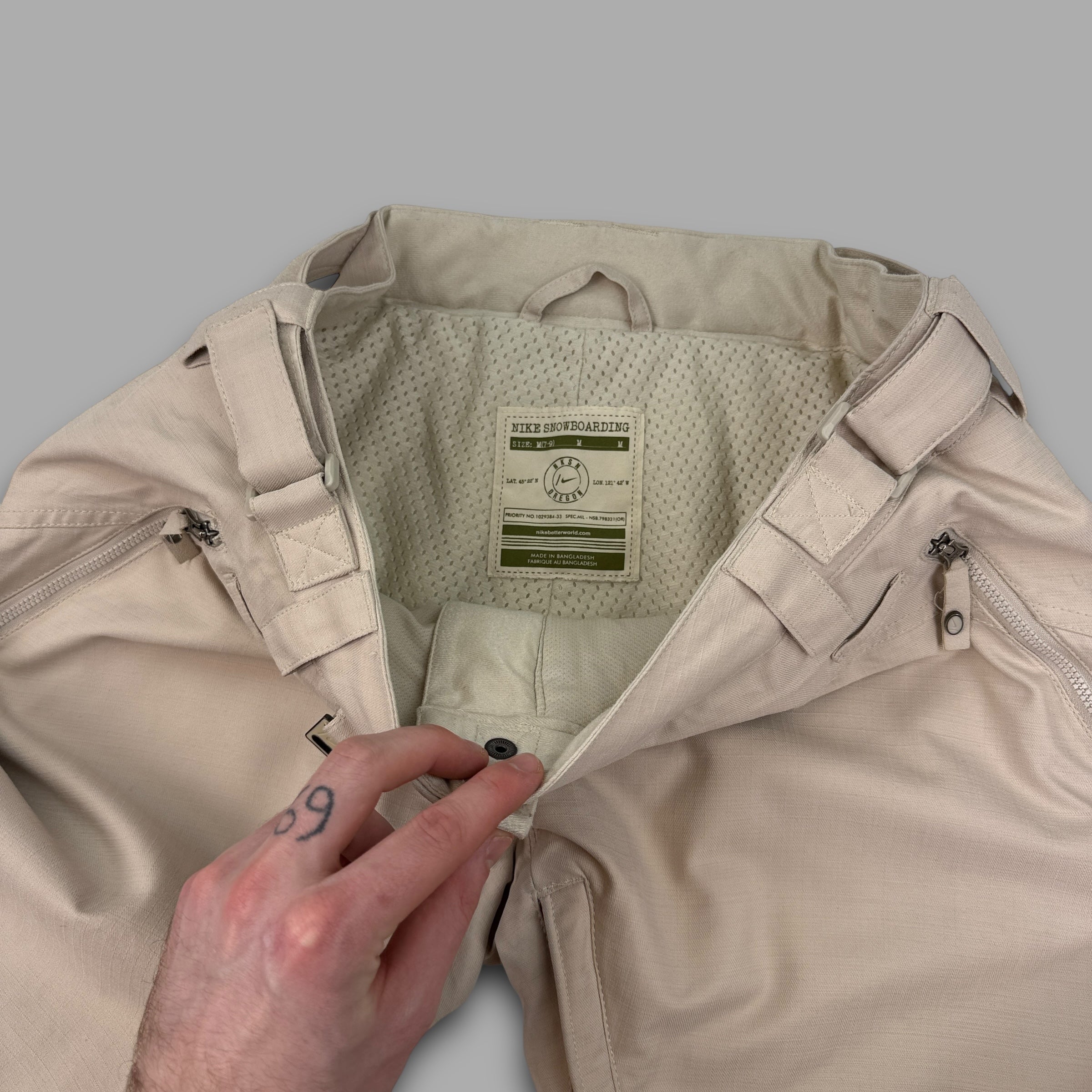 Nike 2000's technical vented bootcut softshell ski sallopettes (M) wms