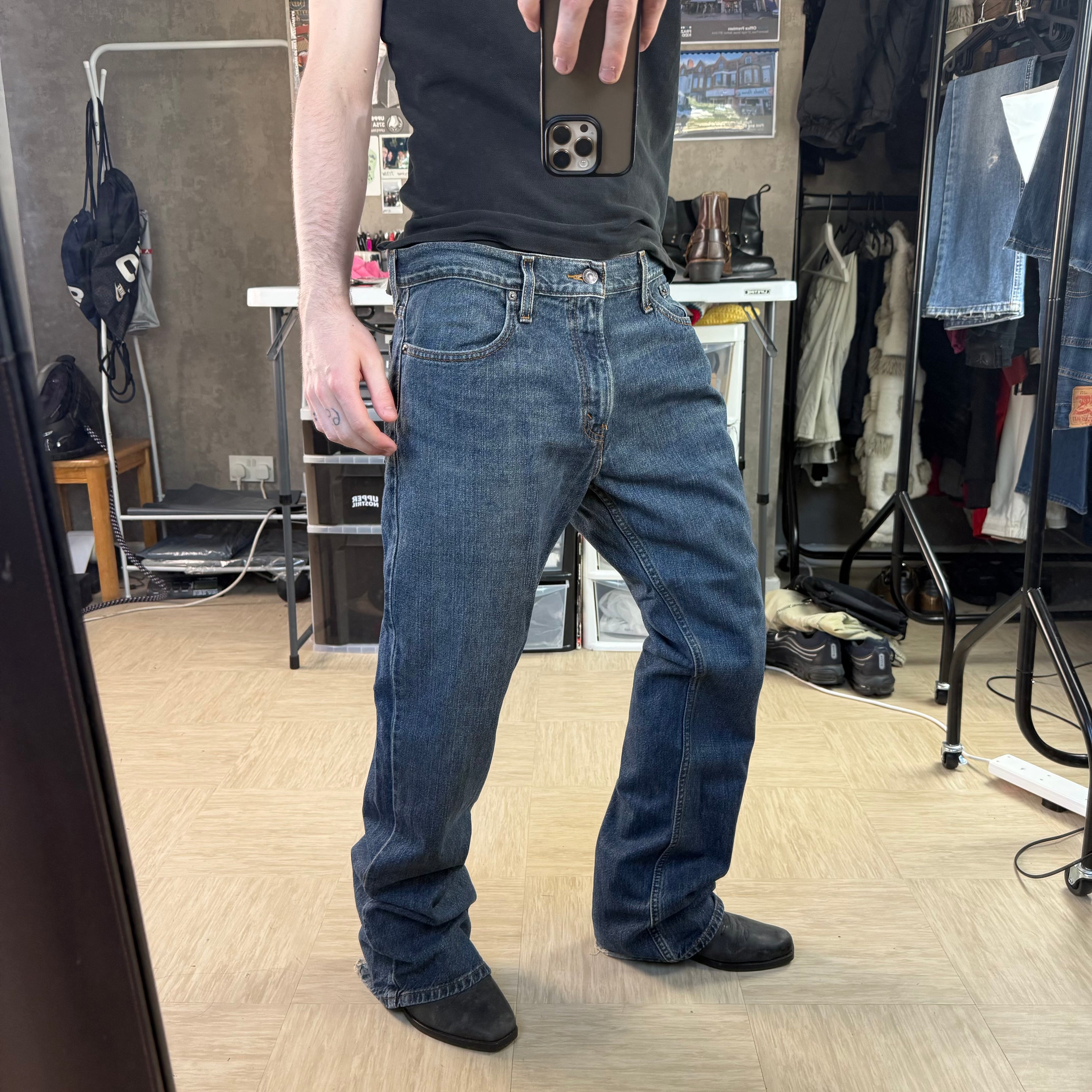 Levi's 527 2000's dark low bootcut denim jeans (M)