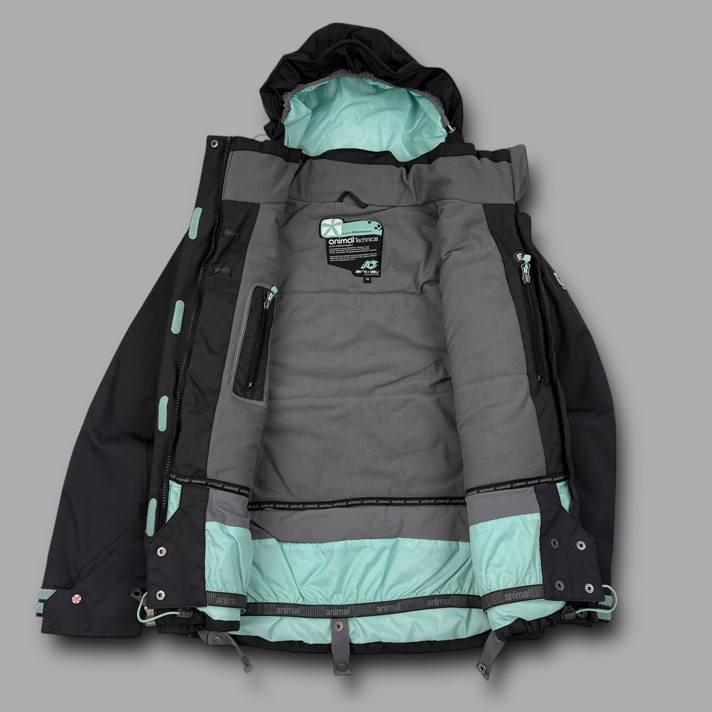 Animal 2000's technical multi-pocket vented ski jacket (M) wms