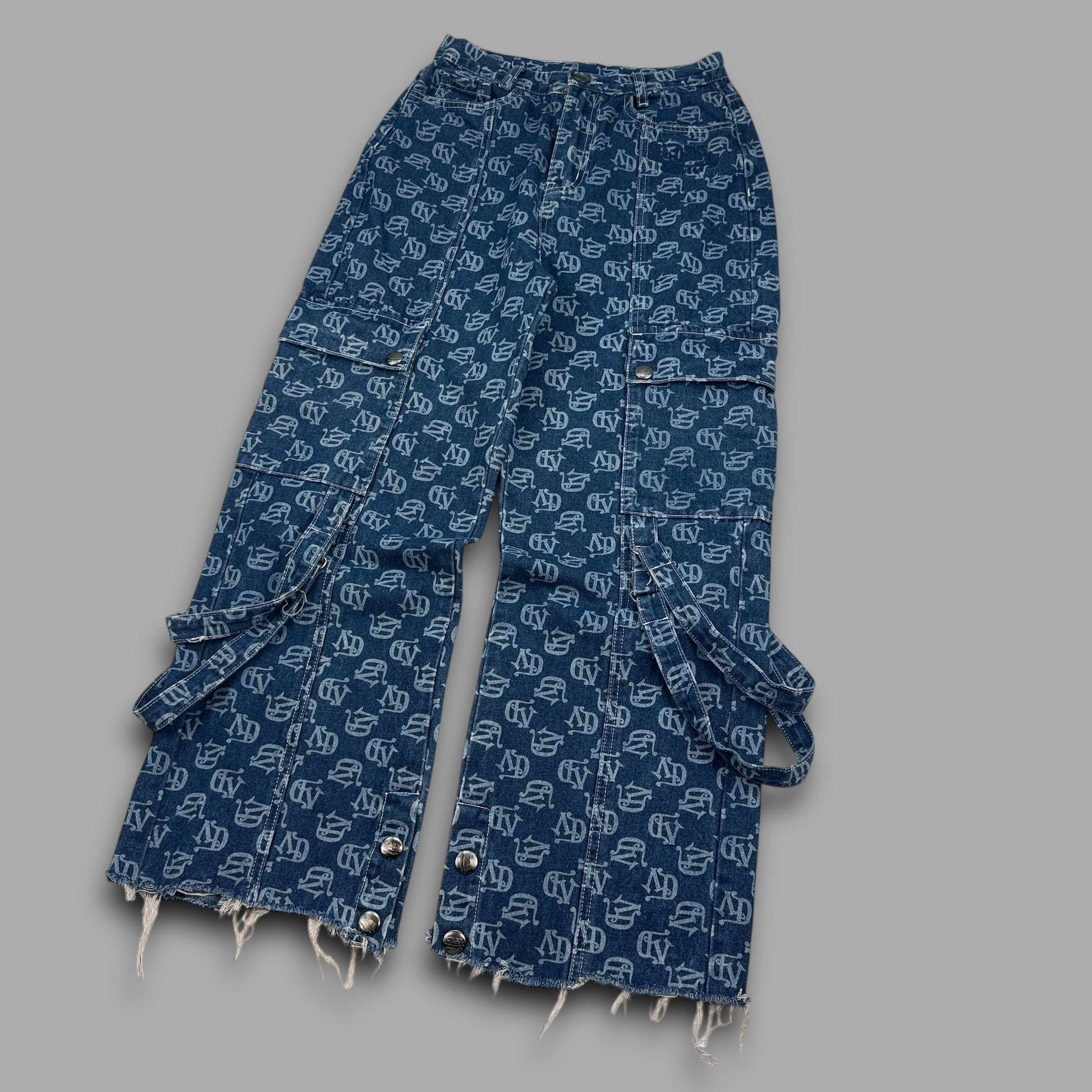 Von Dutch 2000's baggy monogram cargo jeans (M)