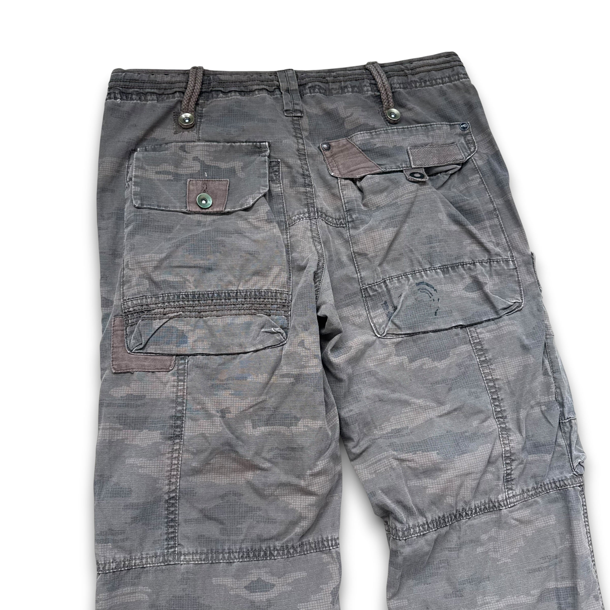 Next 2000's technical low rise loose multi pocket denim camo bottoms (S)